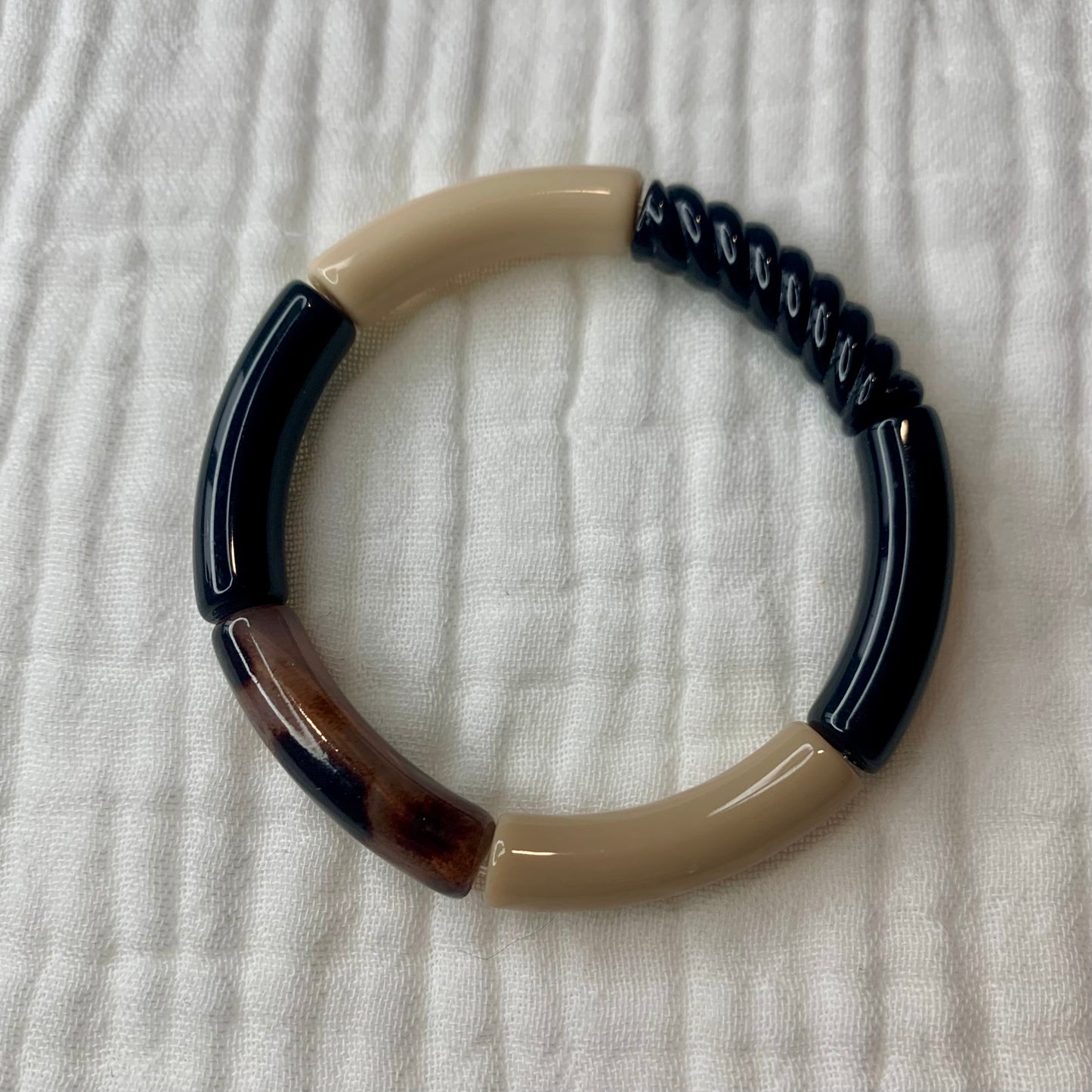 Bracelets joncs tons noirs et doré