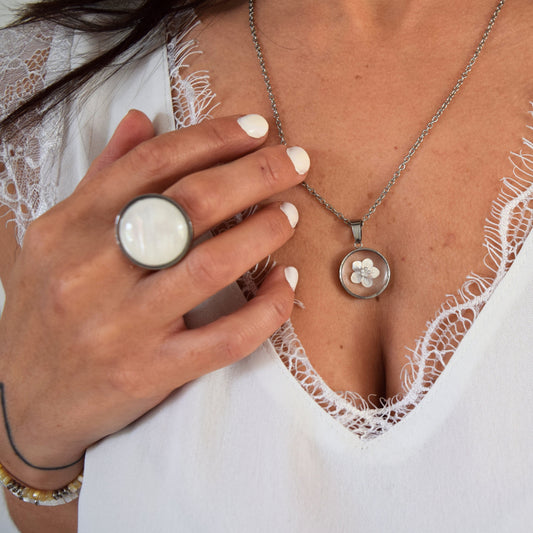 pendentif rond résine nacre