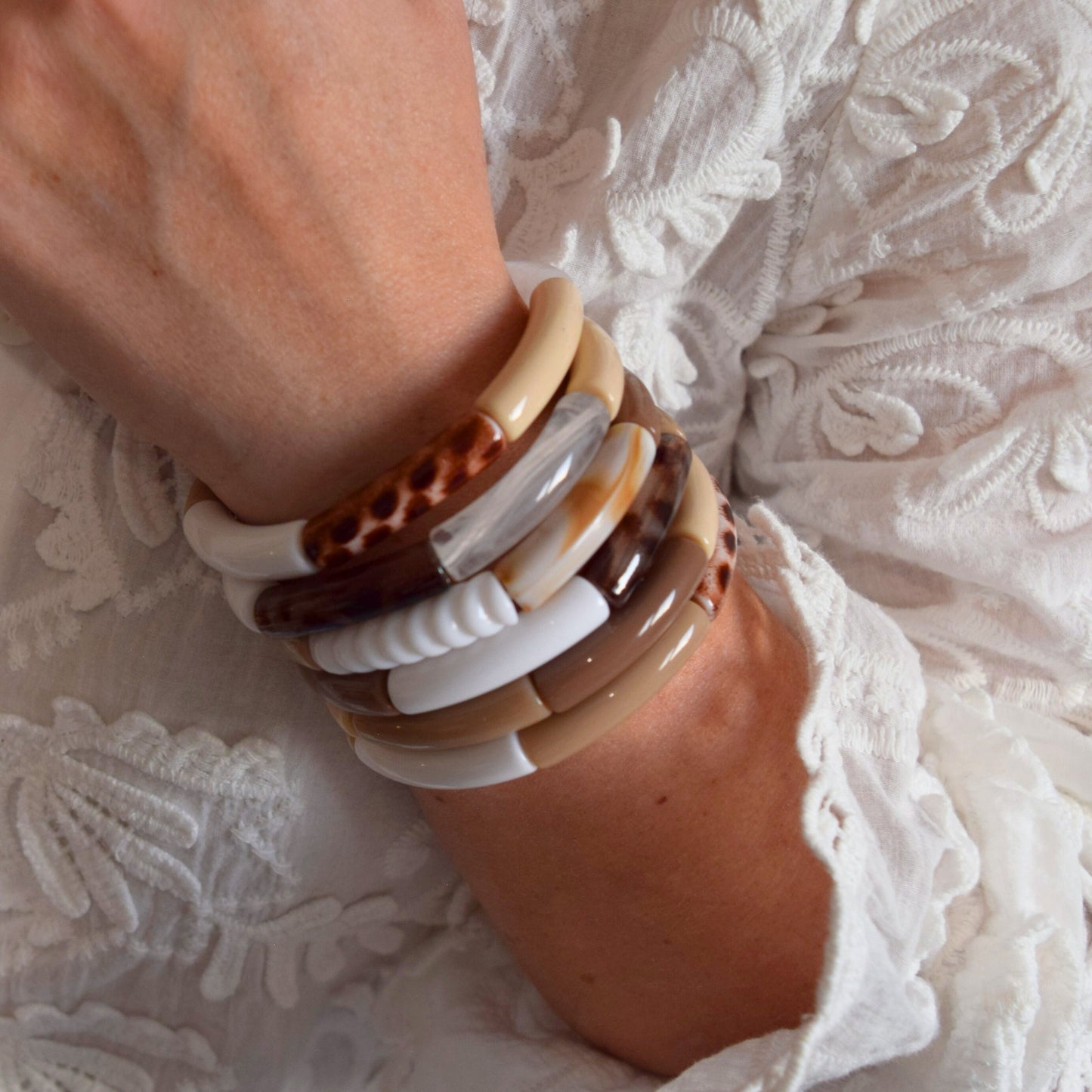 Bracelets joncs tons blancs et taupe
