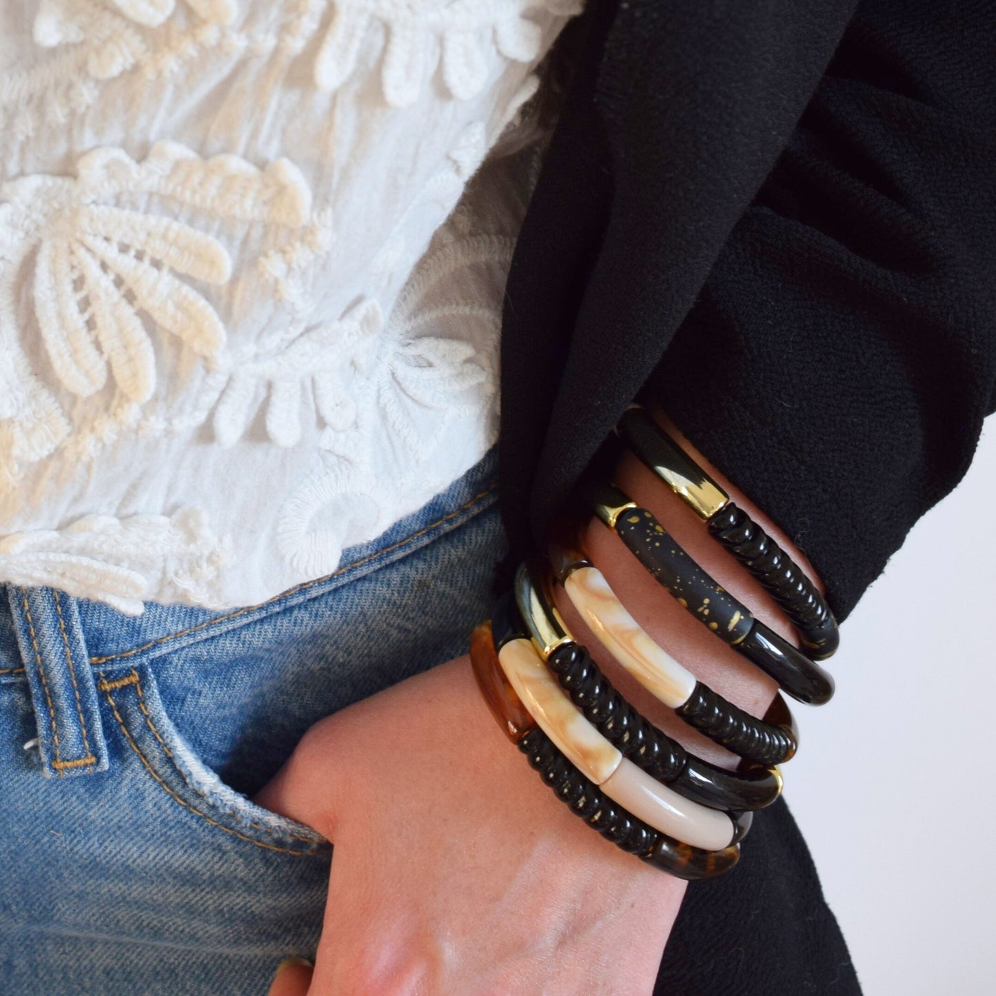 Bracelets joncs tons noirs et doré