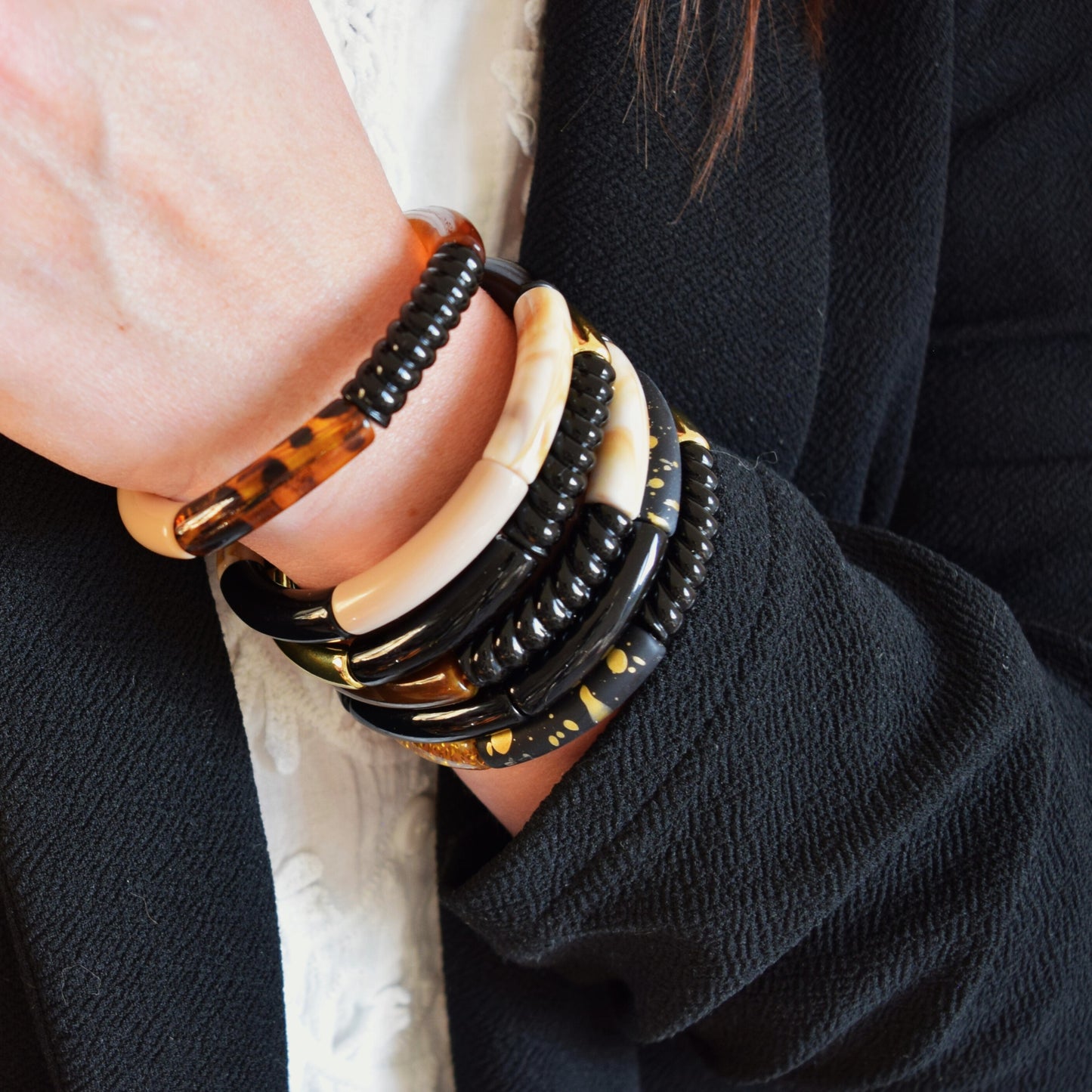Bracelets joncs tons noirs et doré