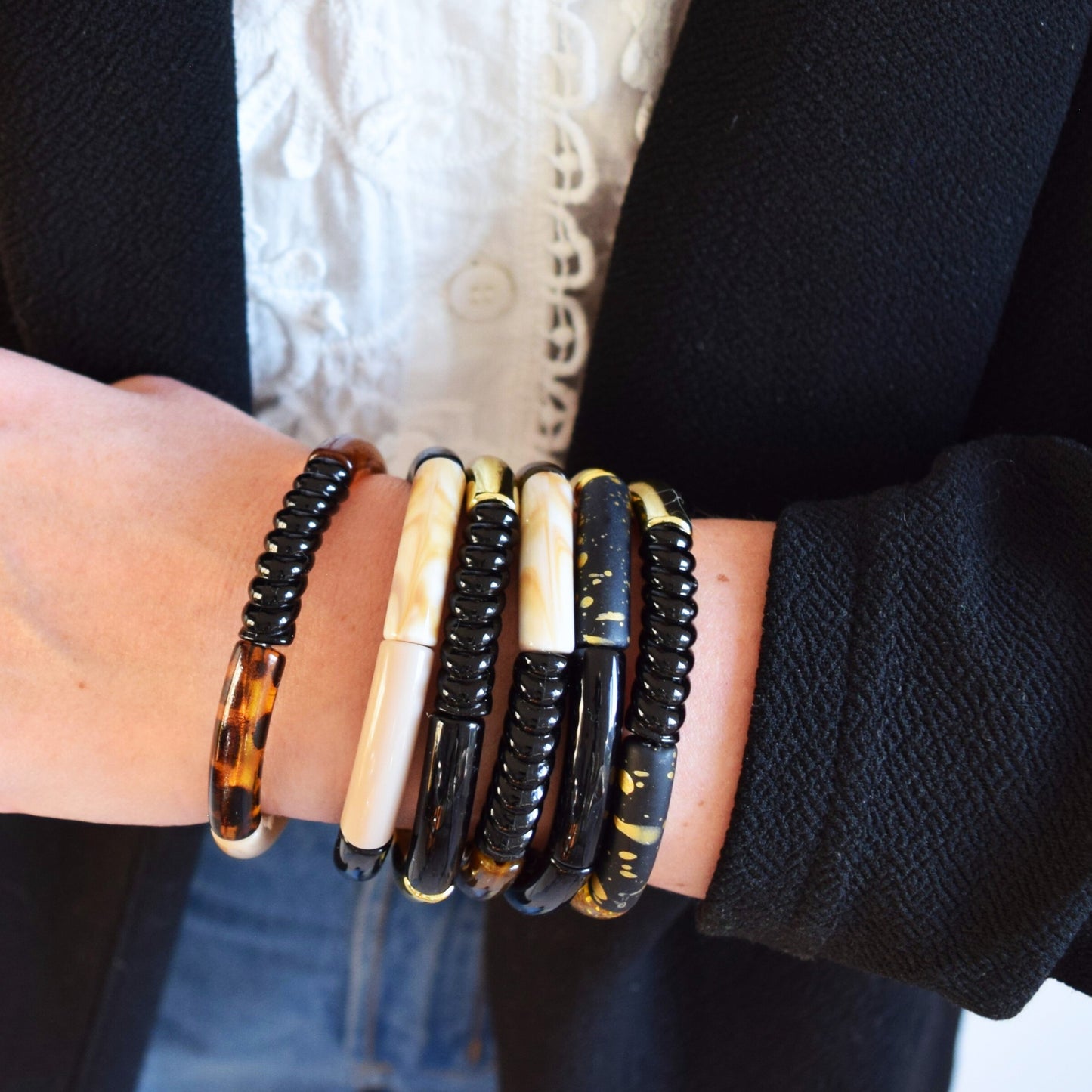 Bracelets joncs tons noirs et doré