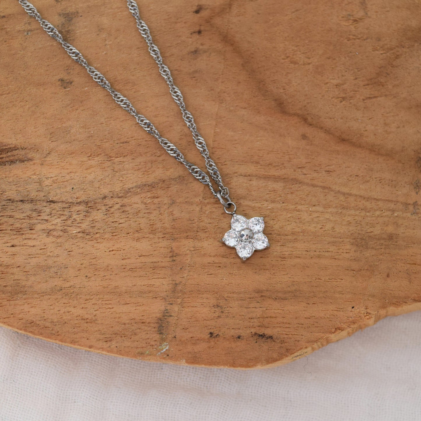 Collier Bloom