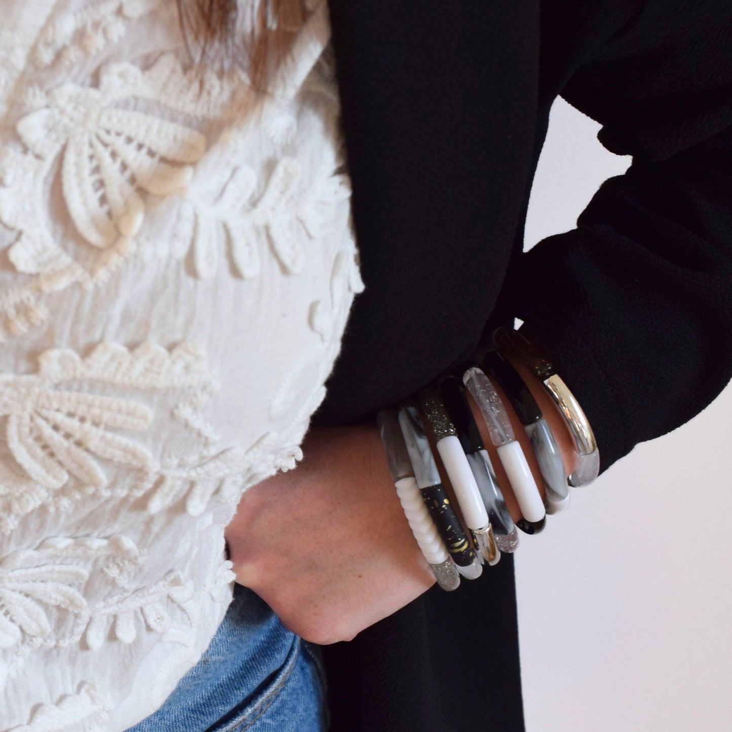 Bracelets joncs tons noirs et blancs