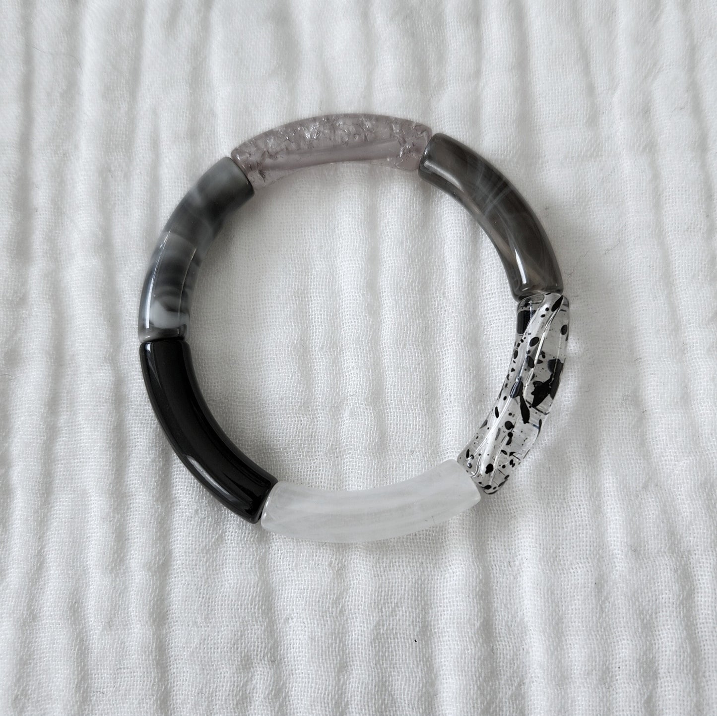 Bracelets joncs tons noirs et blancs