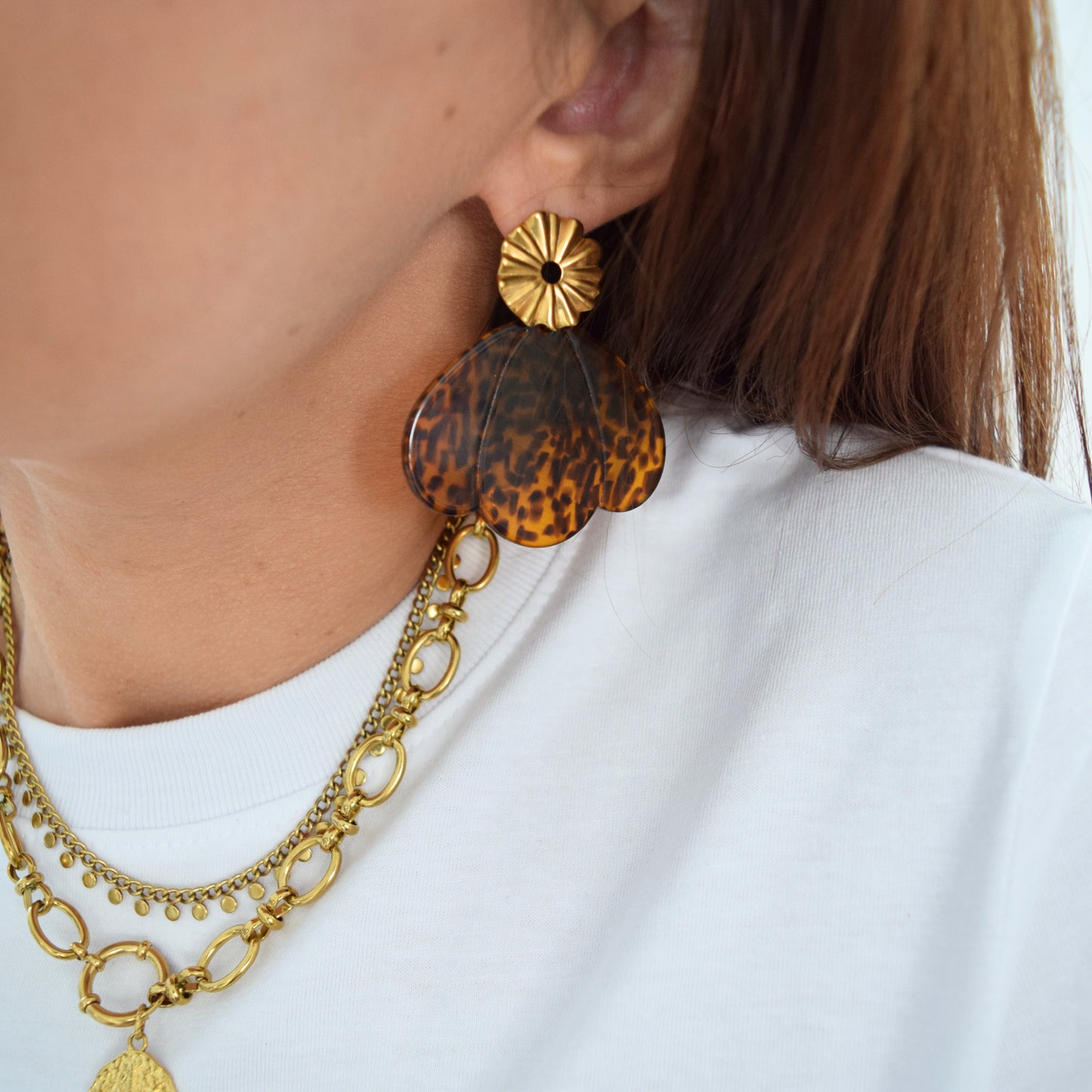 Boucles femme pétales écaille marron