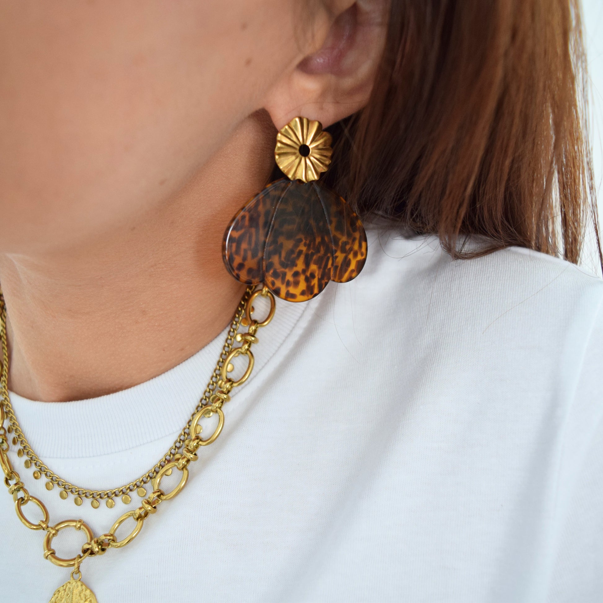 Boucles femme pétales écaille marron