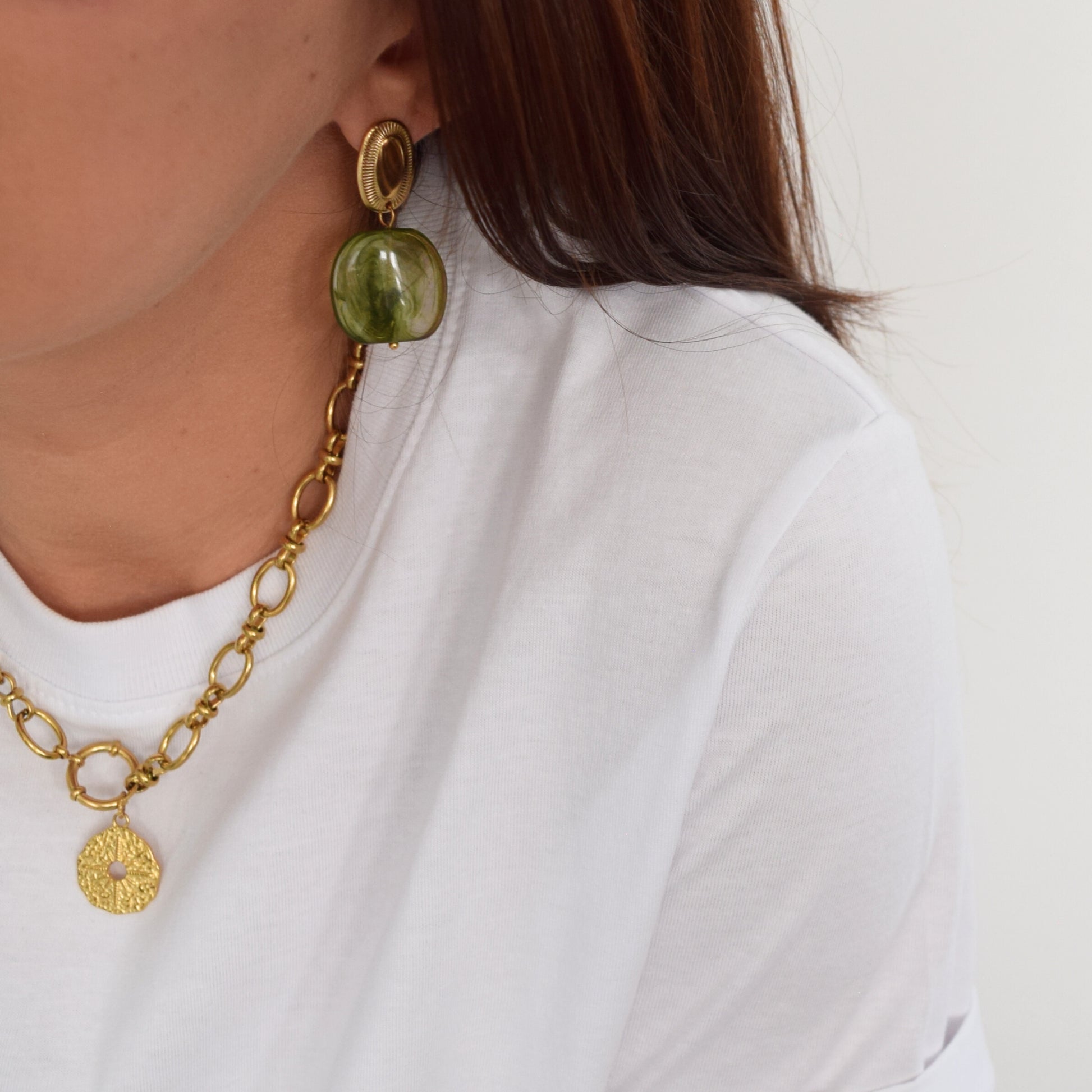 Boucles ovales dorées et perle verte