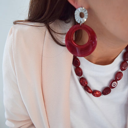 Collier en perles acryliques bordeaux et acier argenté