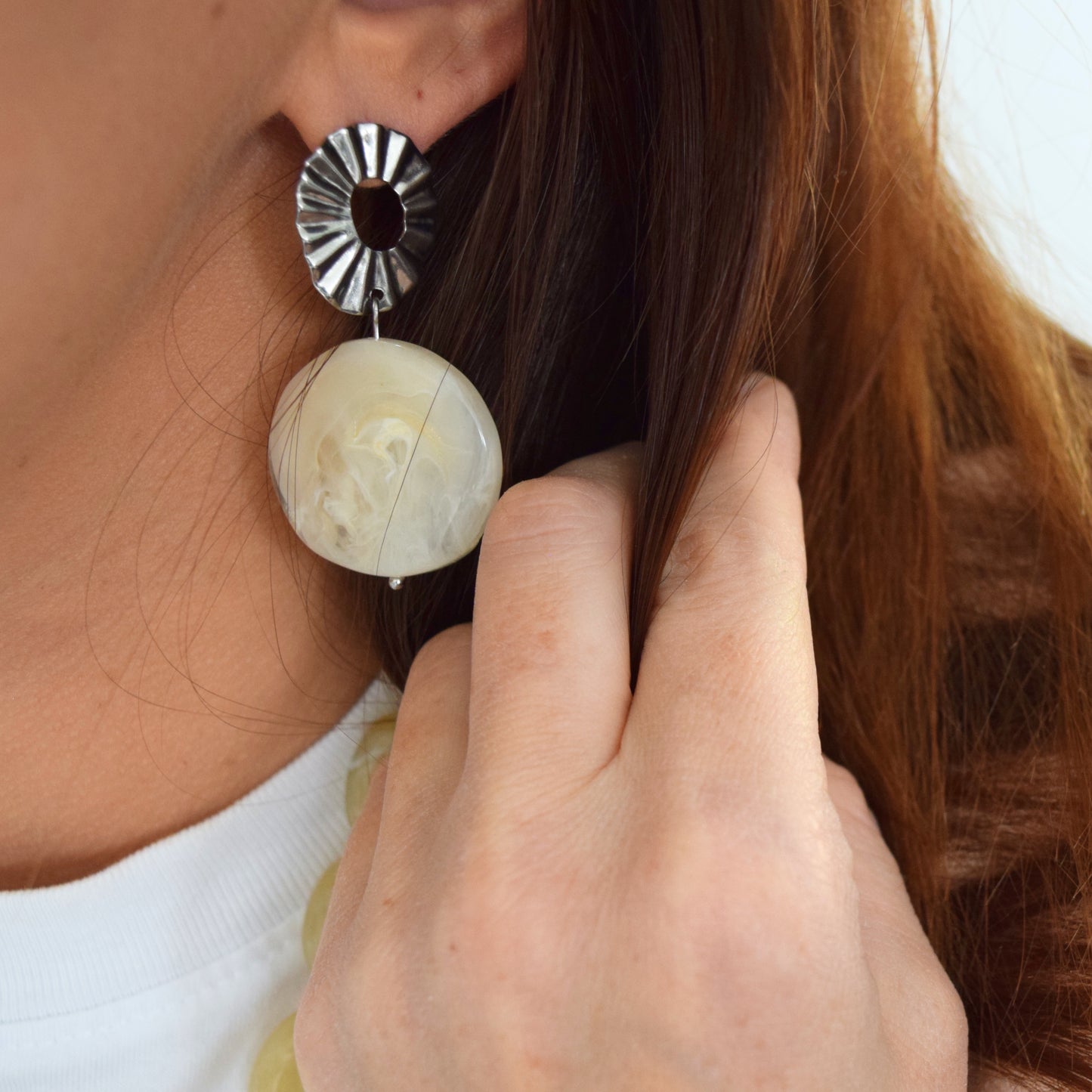 Boucles argentées perle nacrée