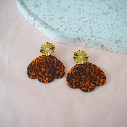 Boucles grandes pétales écaille