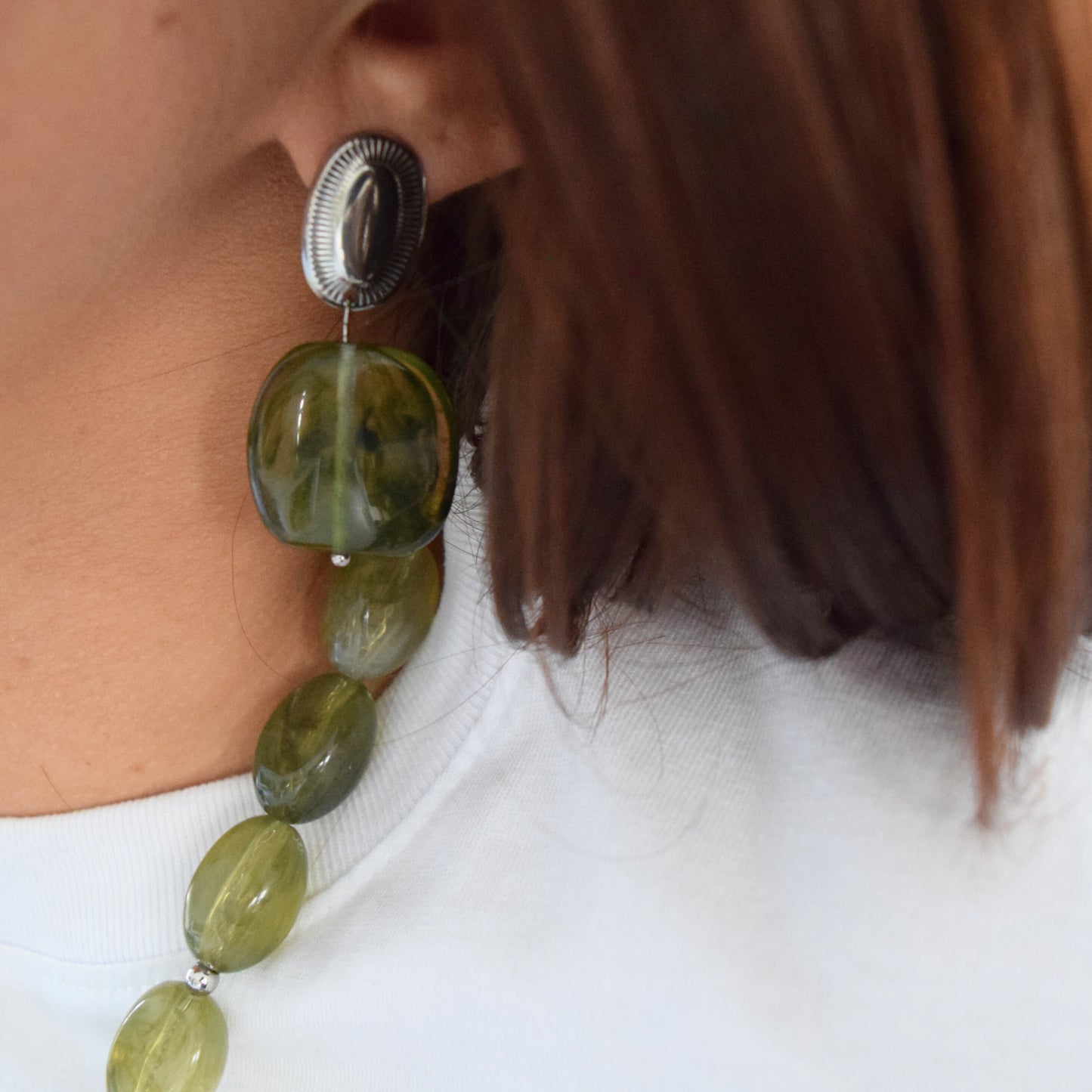Boucles statement résine verte
