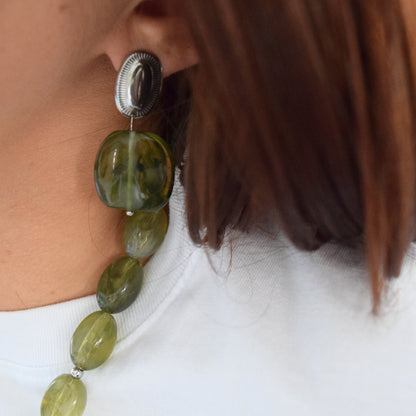 Boucles statement résine verte