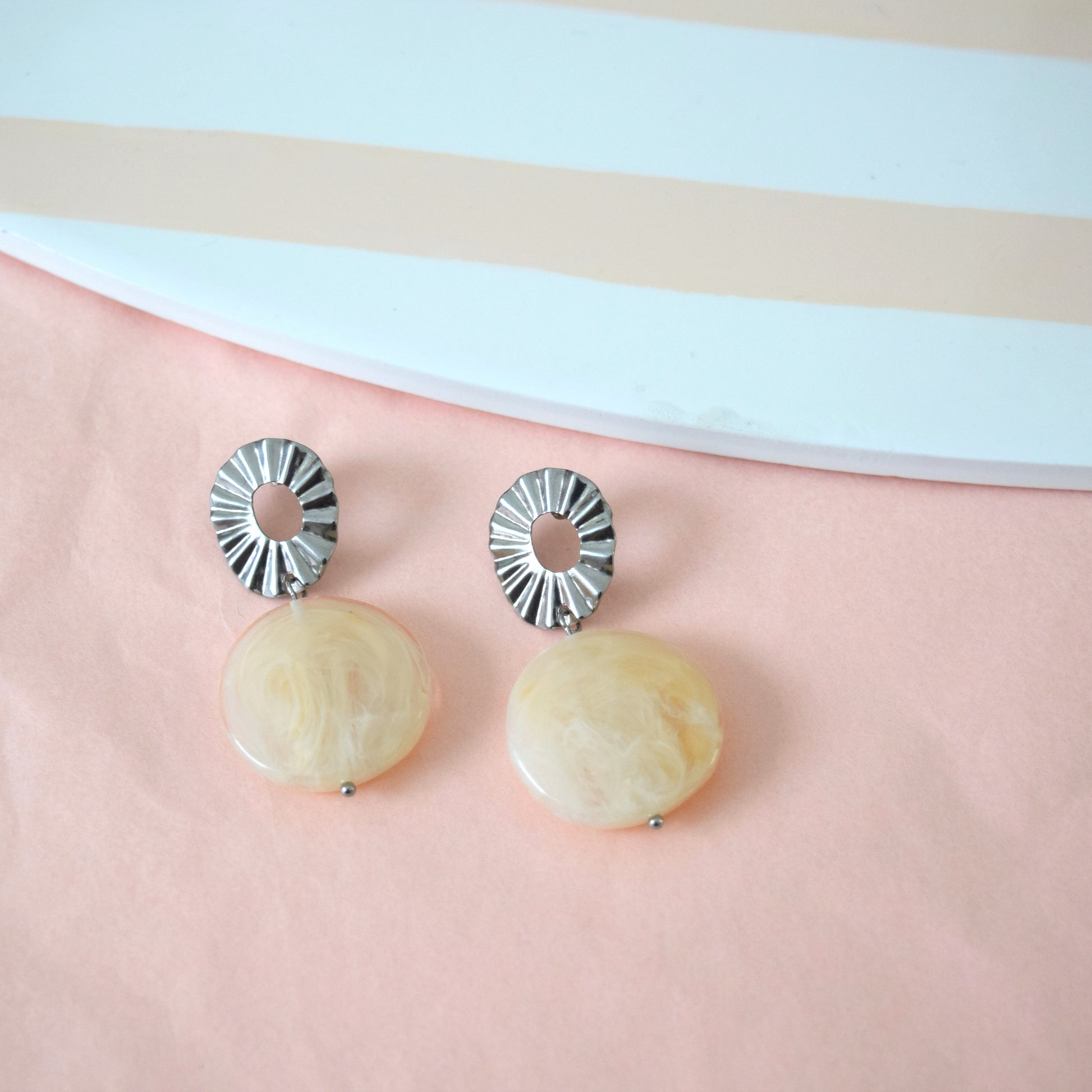 Boucles bijoux nacré moderne