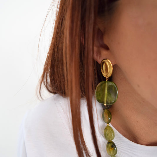 Boucles d’oreilles OLIVIA avec perle résine verte