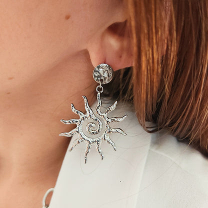 bijou femme élégant pendentif soleil rayonnant