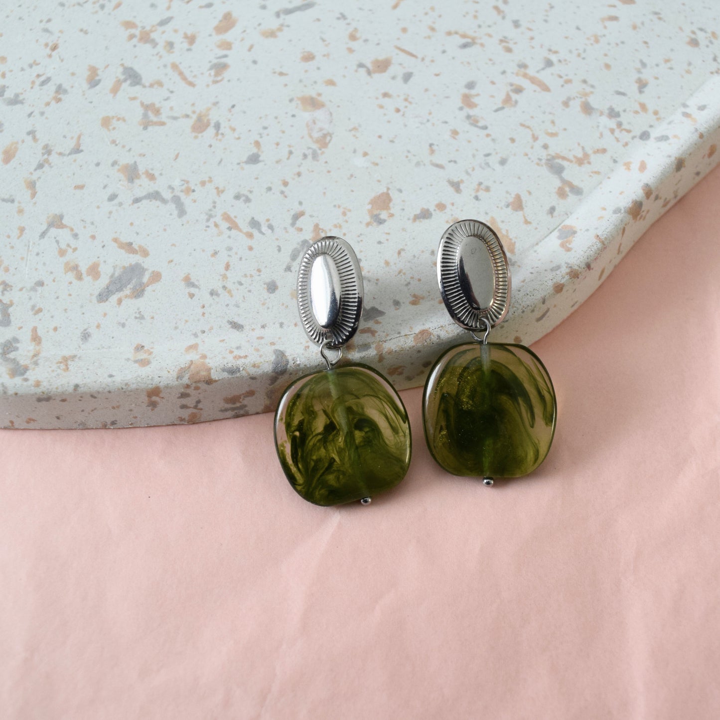 Boucles pendantes design graphique