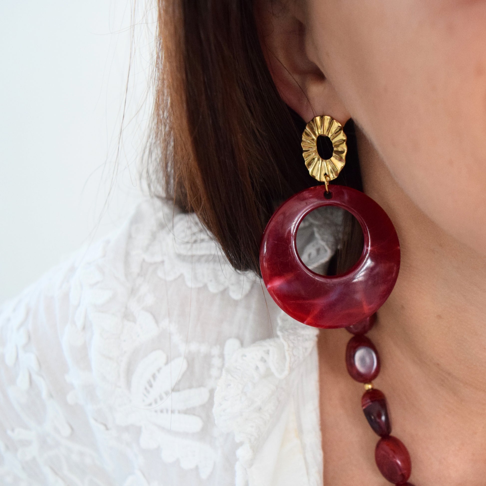 Boucles femme bordeaux chic et intemporel