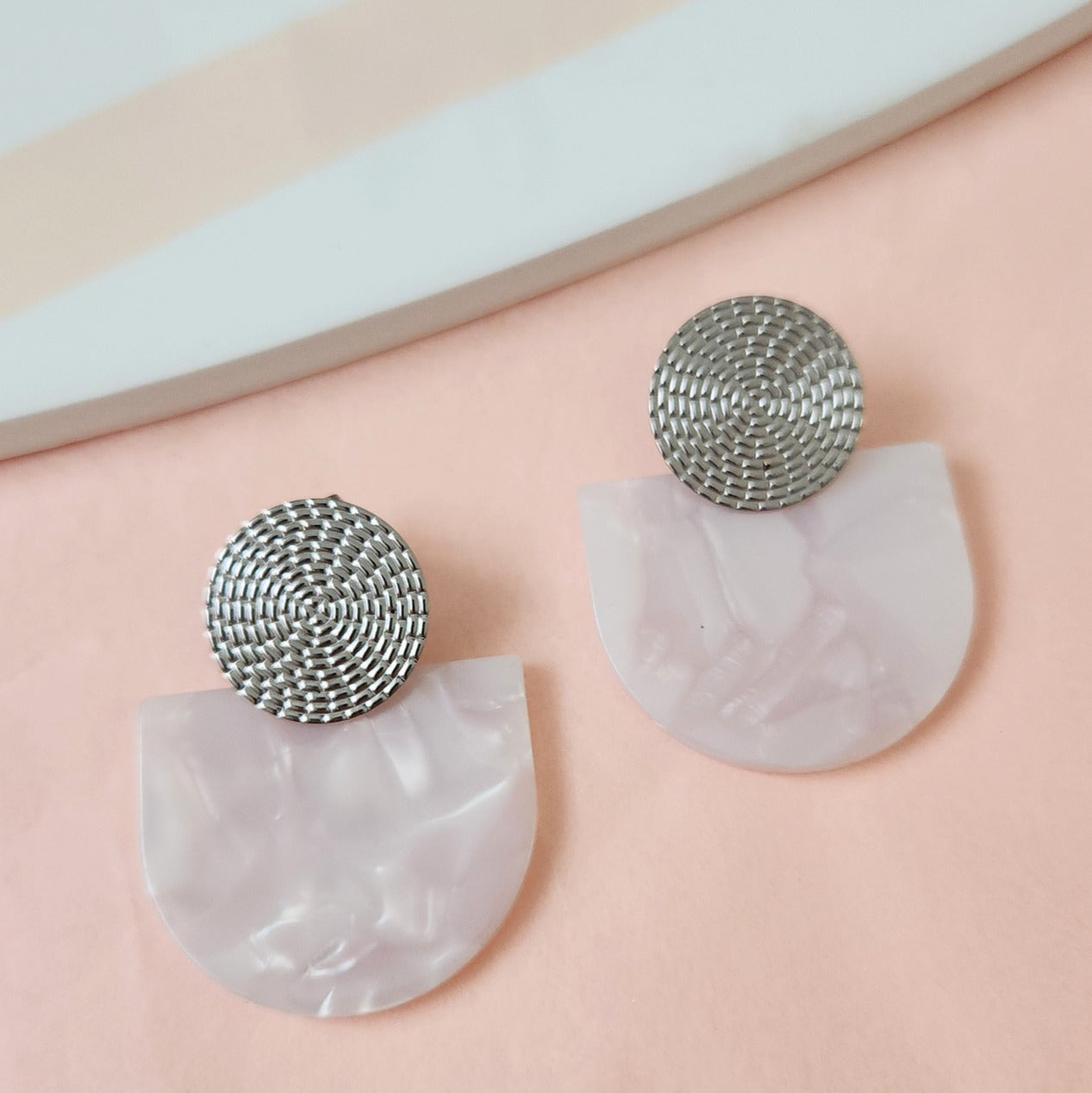 boucles doreilles blanches bohème chic femme