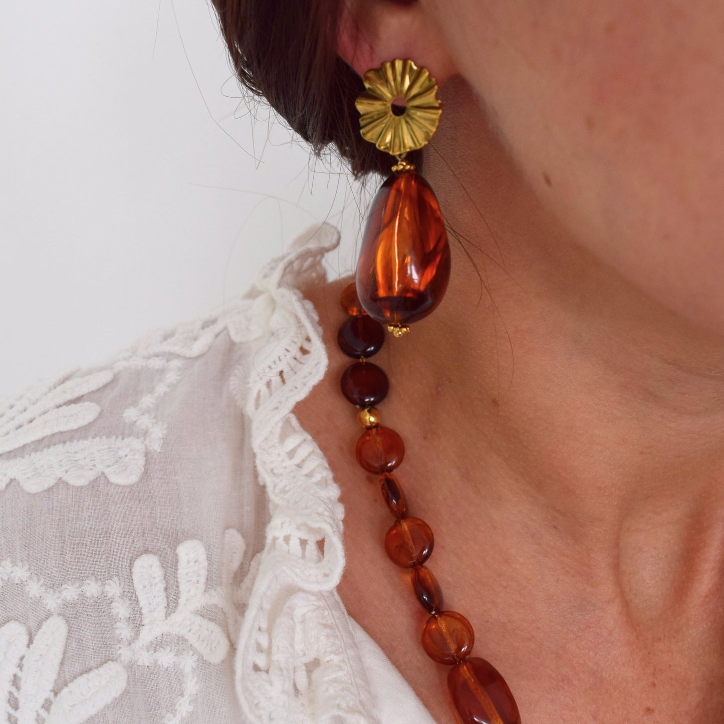 Boucles Isolde en acier inoxydable doré, design moderne et lumineux