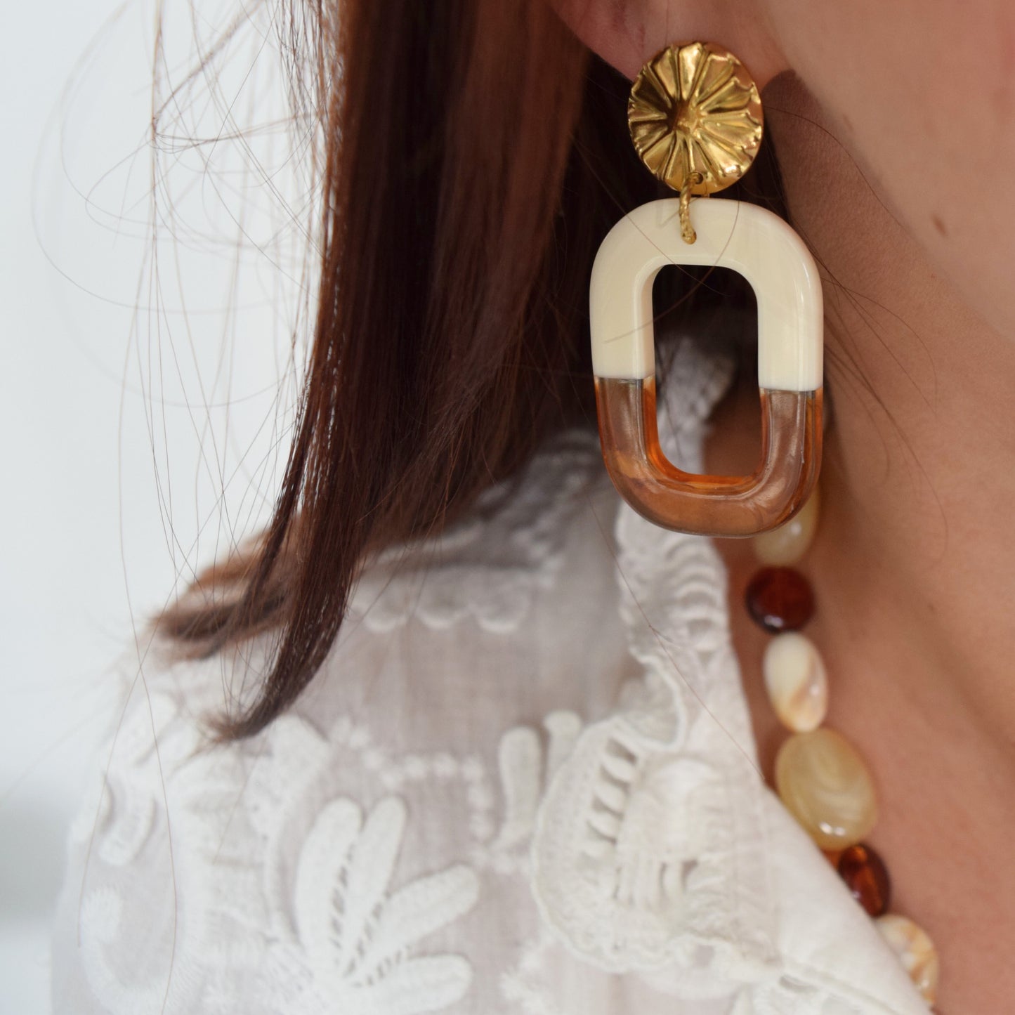 Boucles Sienna en version acier doré à l’or fin, design moderne et élégant