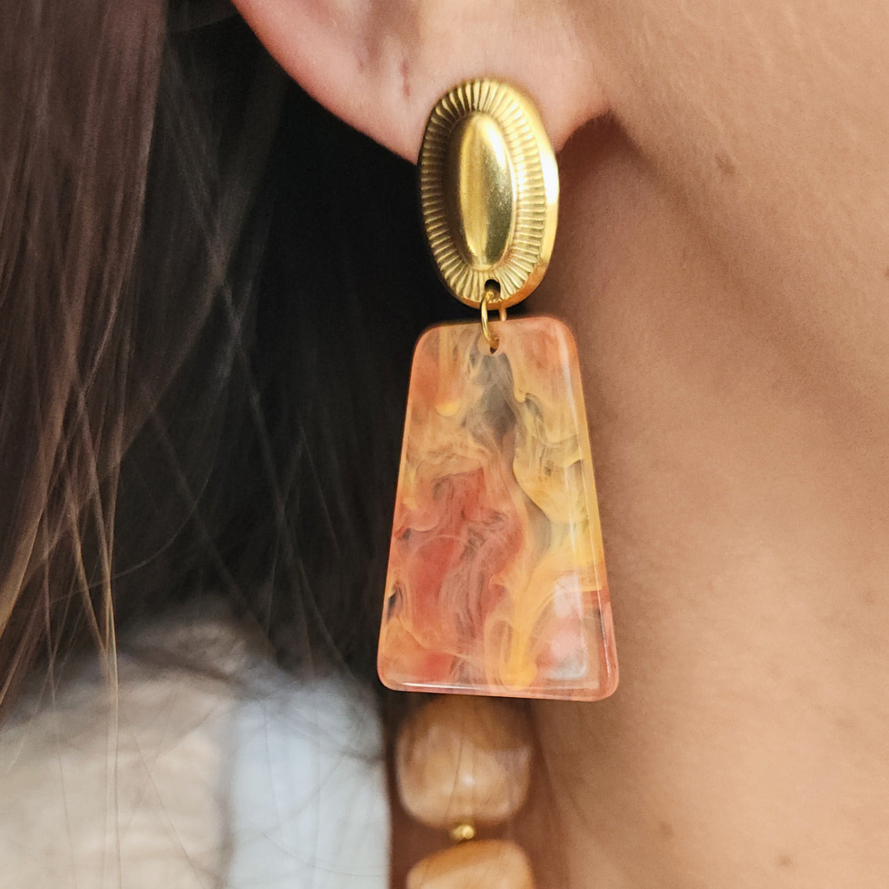 boucles oreilles légères résine marbrée bohème