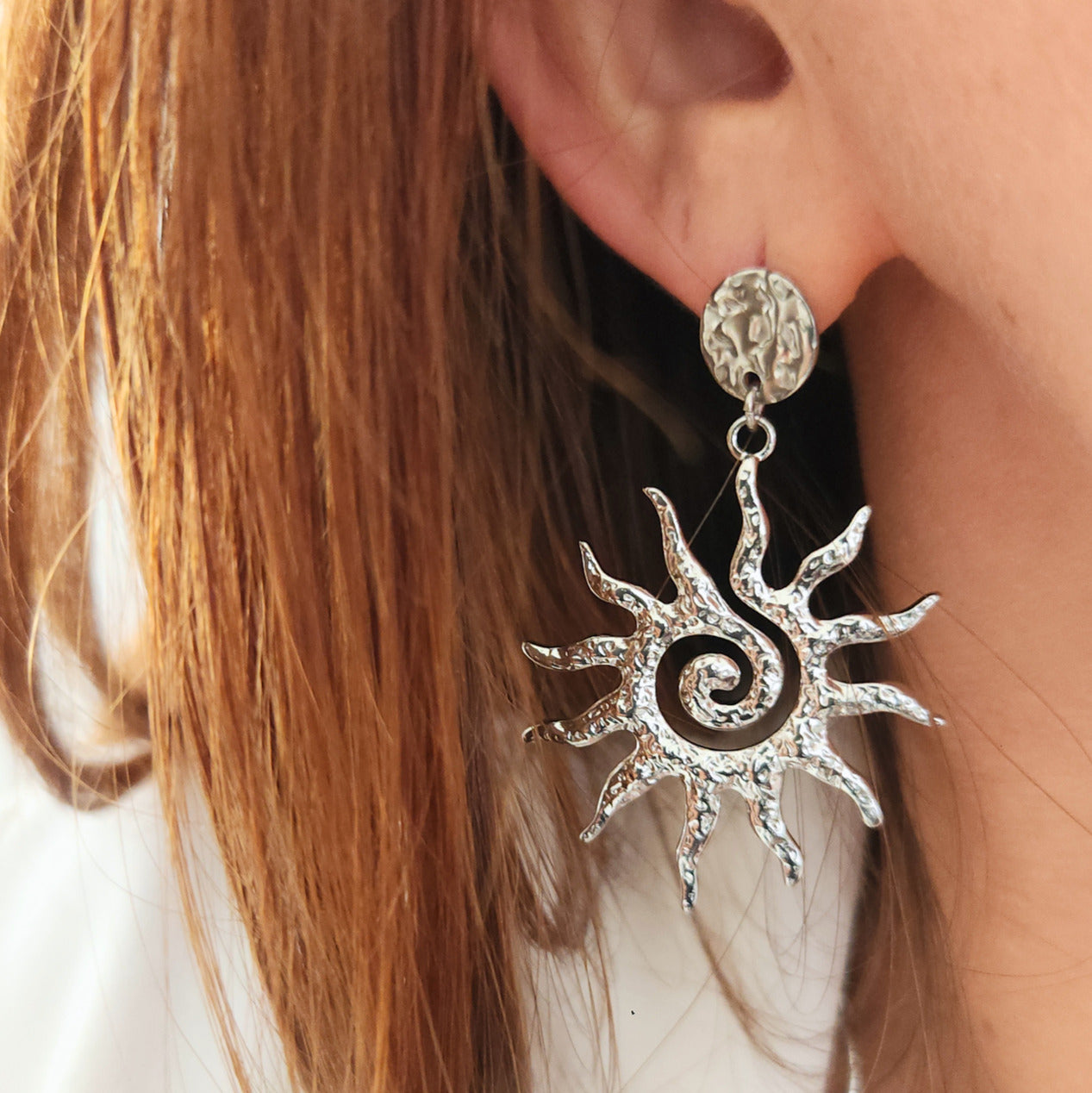 boucles doreilles soleil lumineuses et élégantes