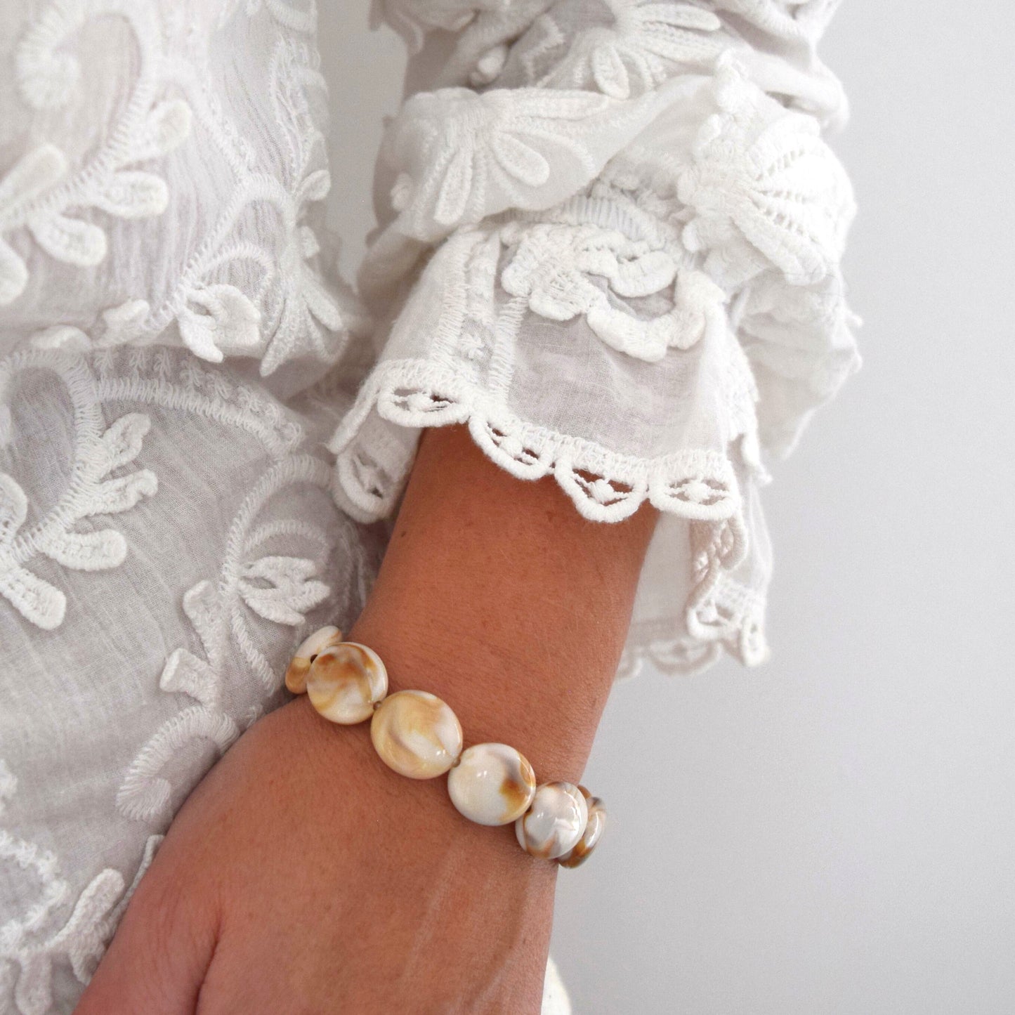 Bracelet beige marbré fait main dans le Cotentin