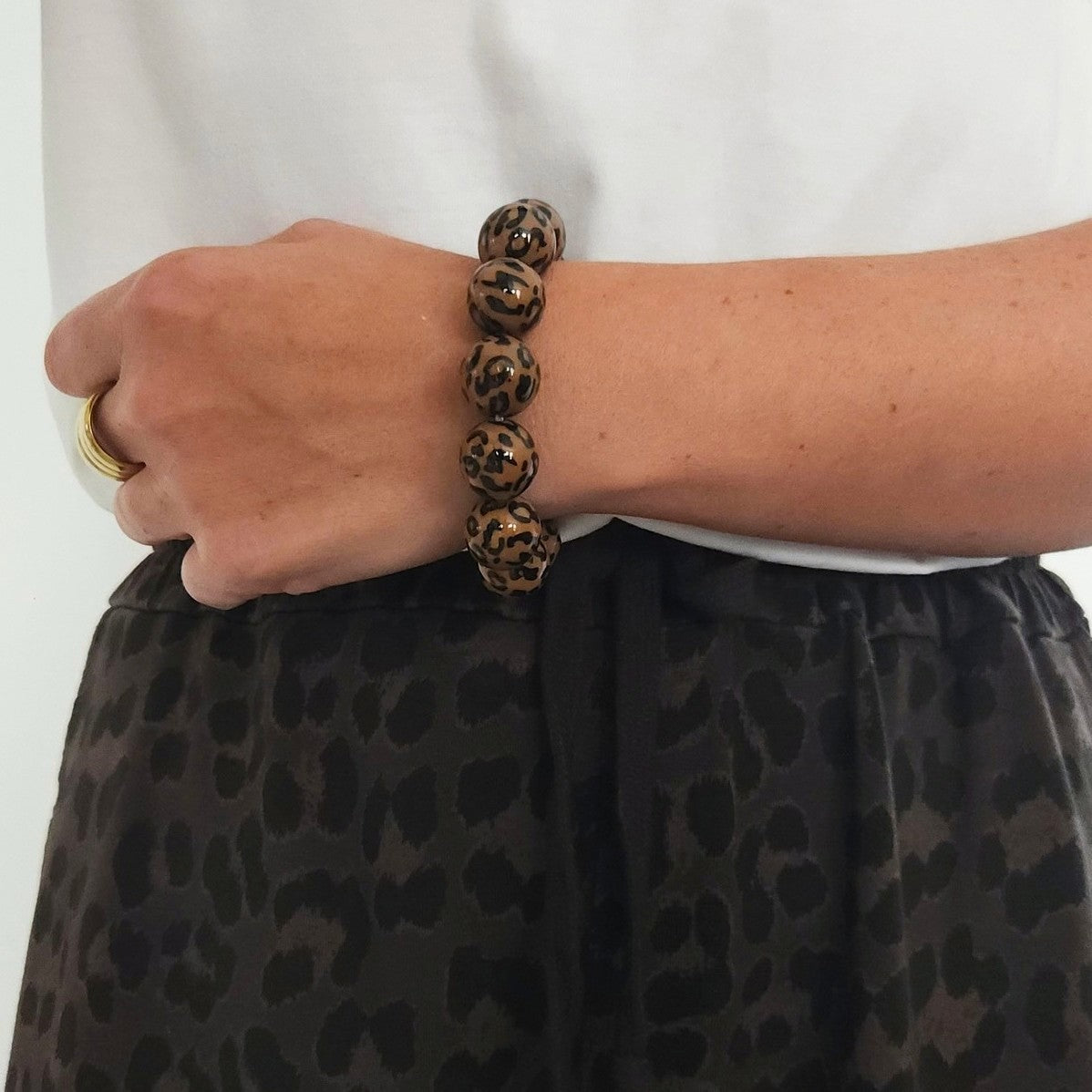 bracelet perles rondes léopard