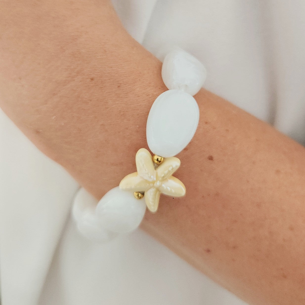 bracelet perles nacrées étoile de mer