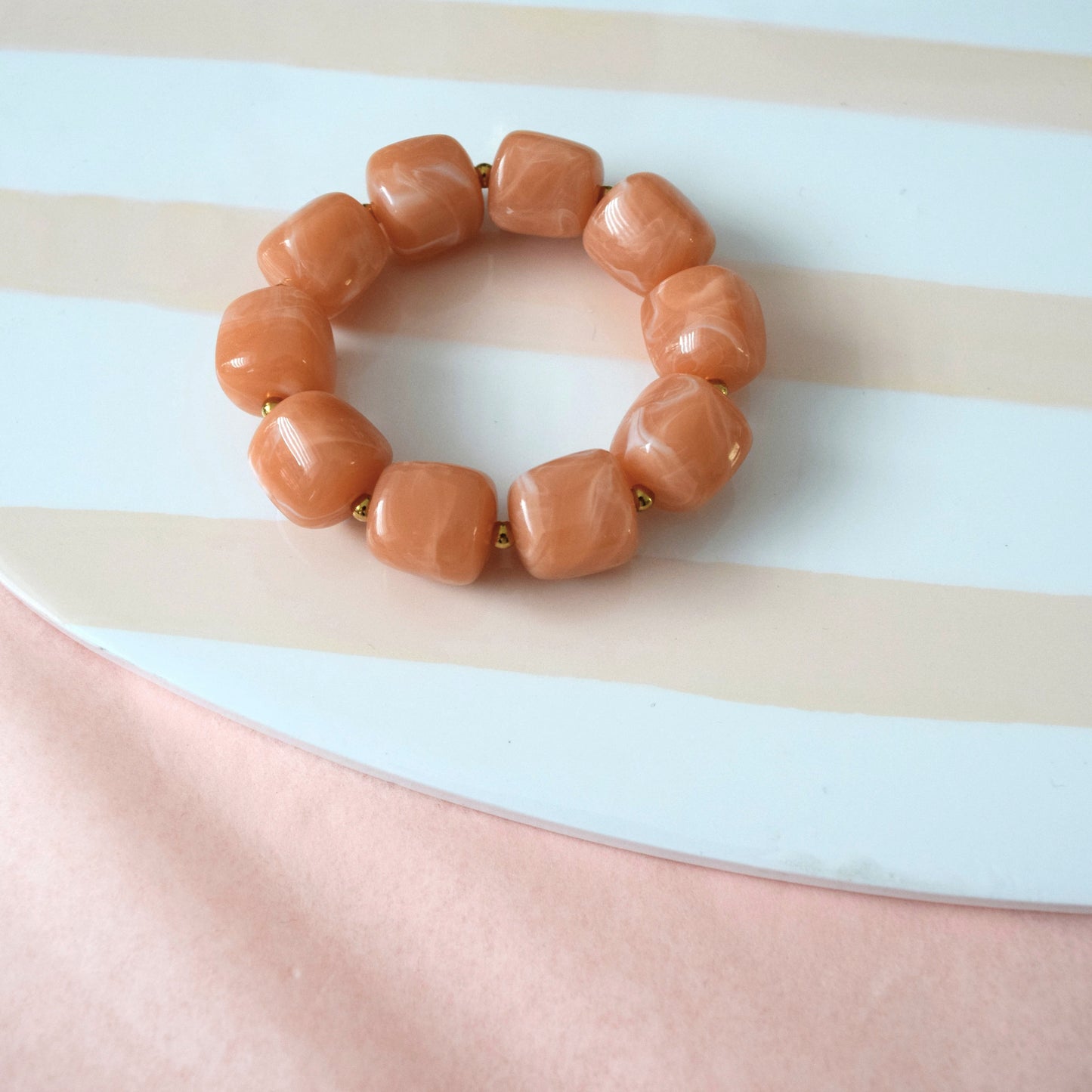 bracelet perles corail look élégant moderne