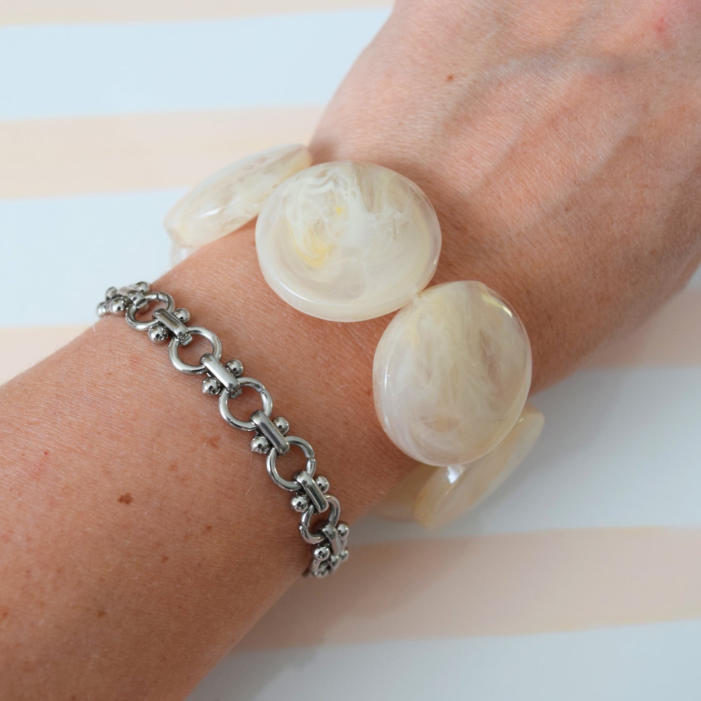 bracelet élastique porté poignet