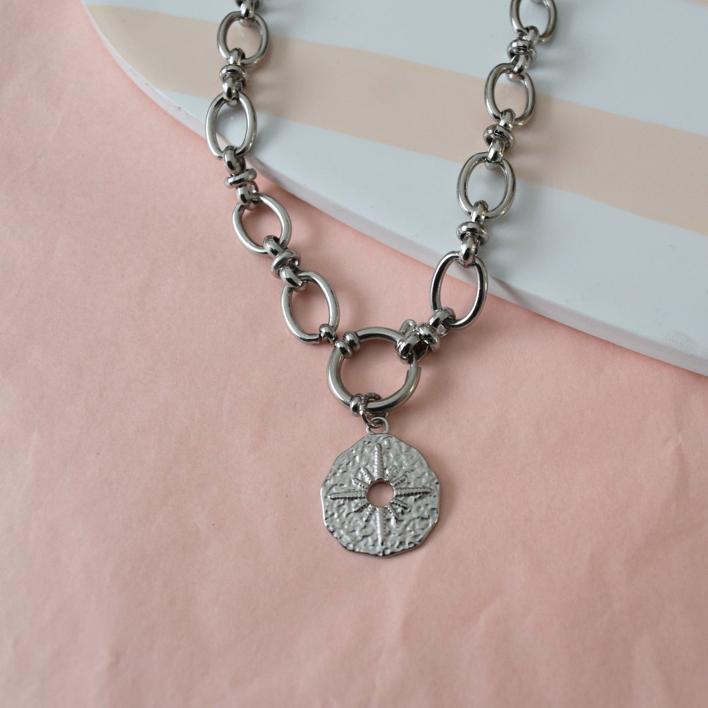 Collier pendentif graphique 