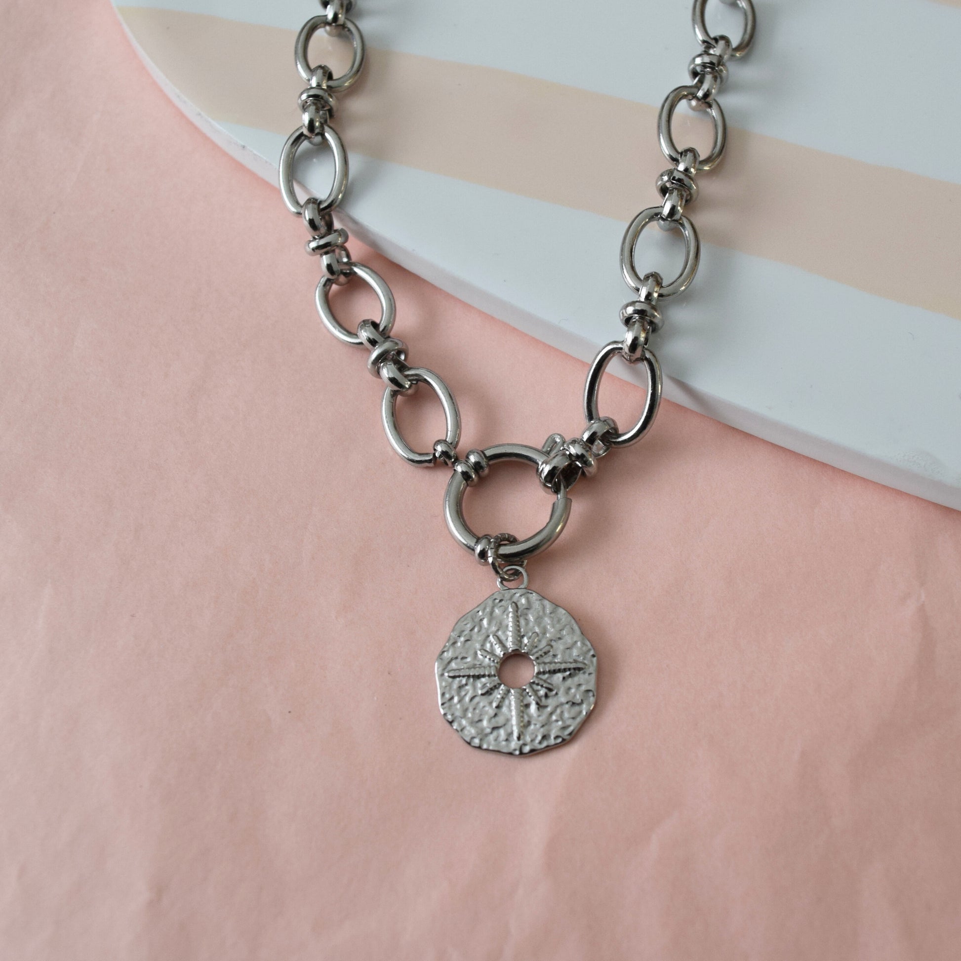 Collier pendentif graphique 