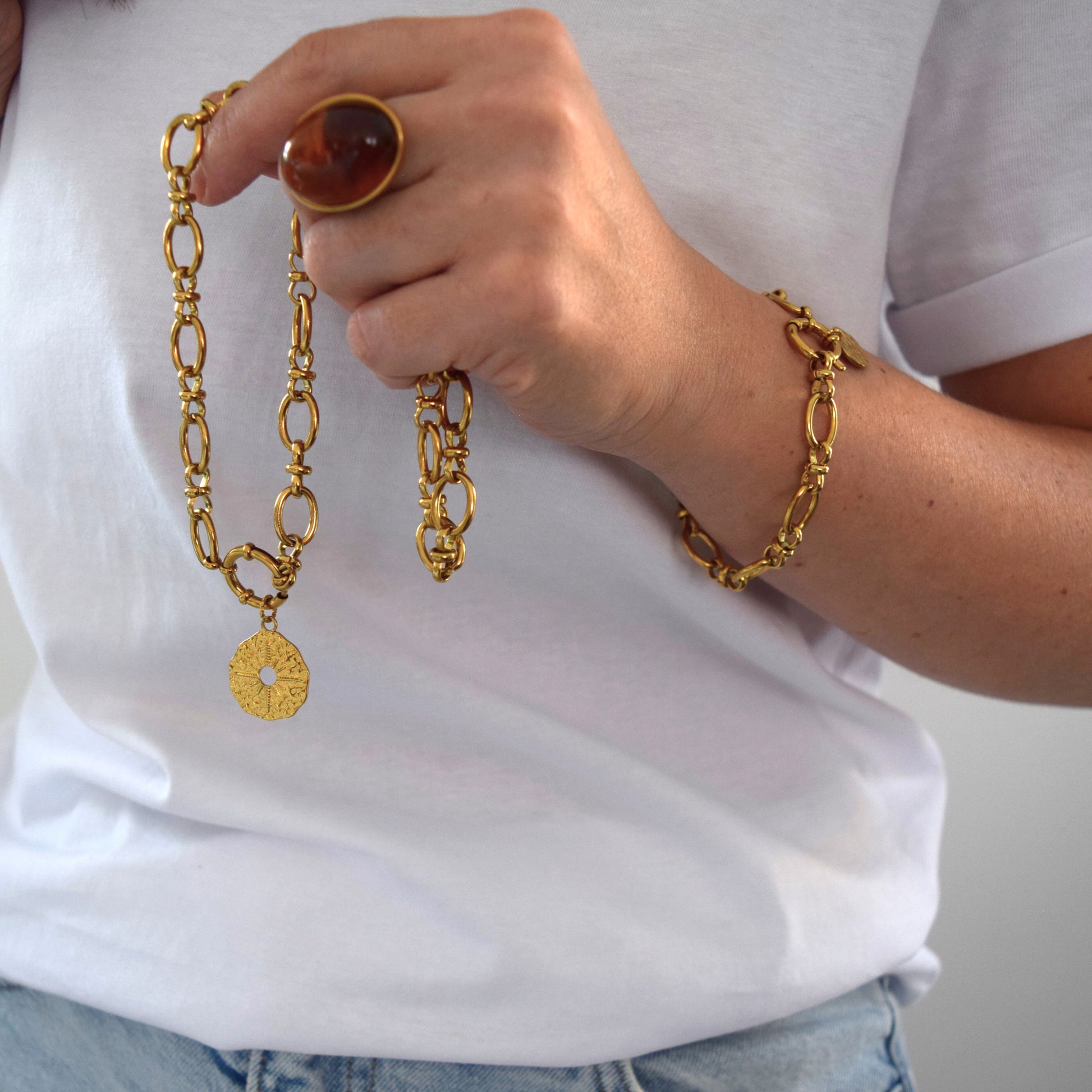 Collier pendentif doré élégant