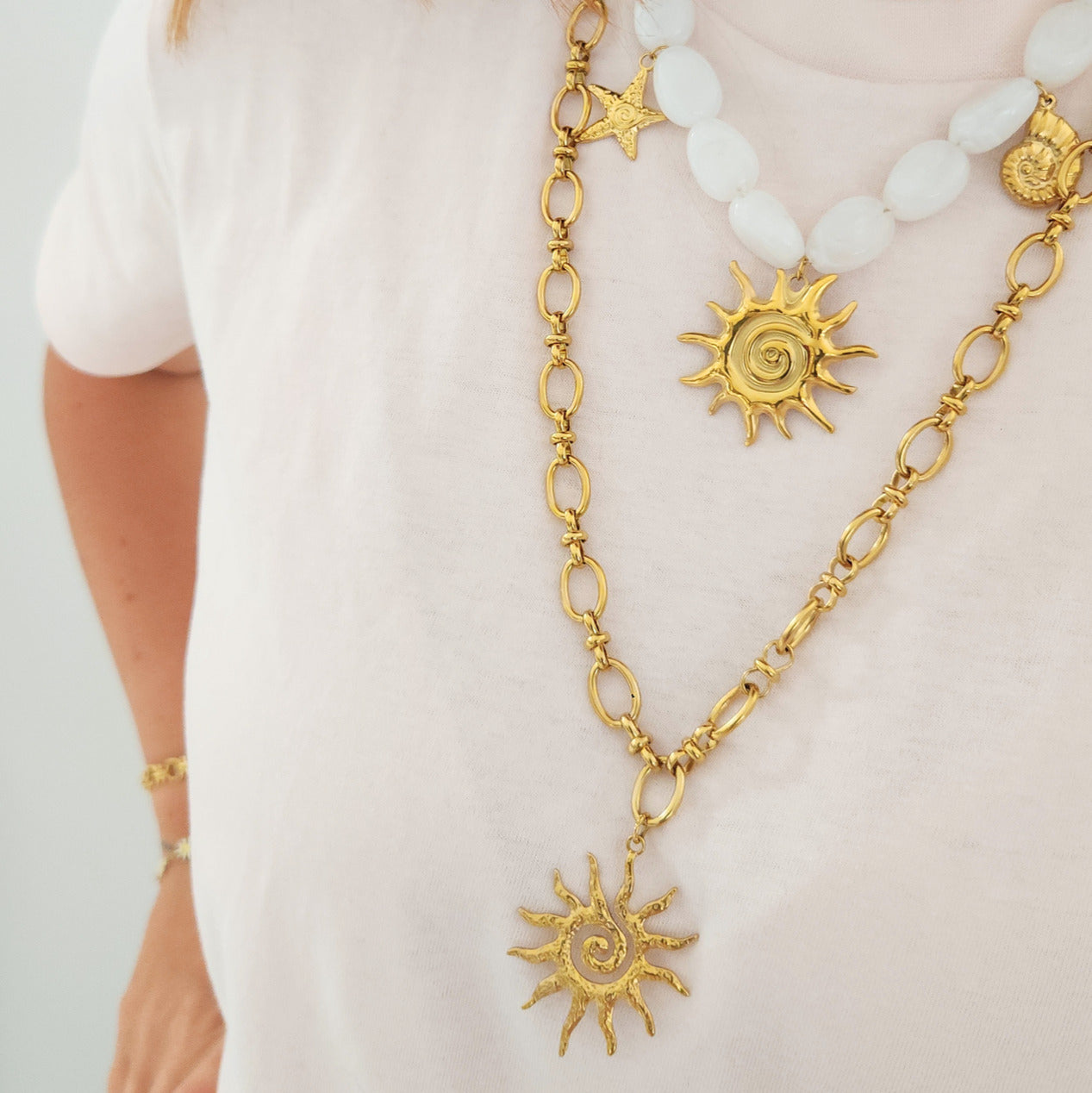 bijou femme solaire élégant et lumineux