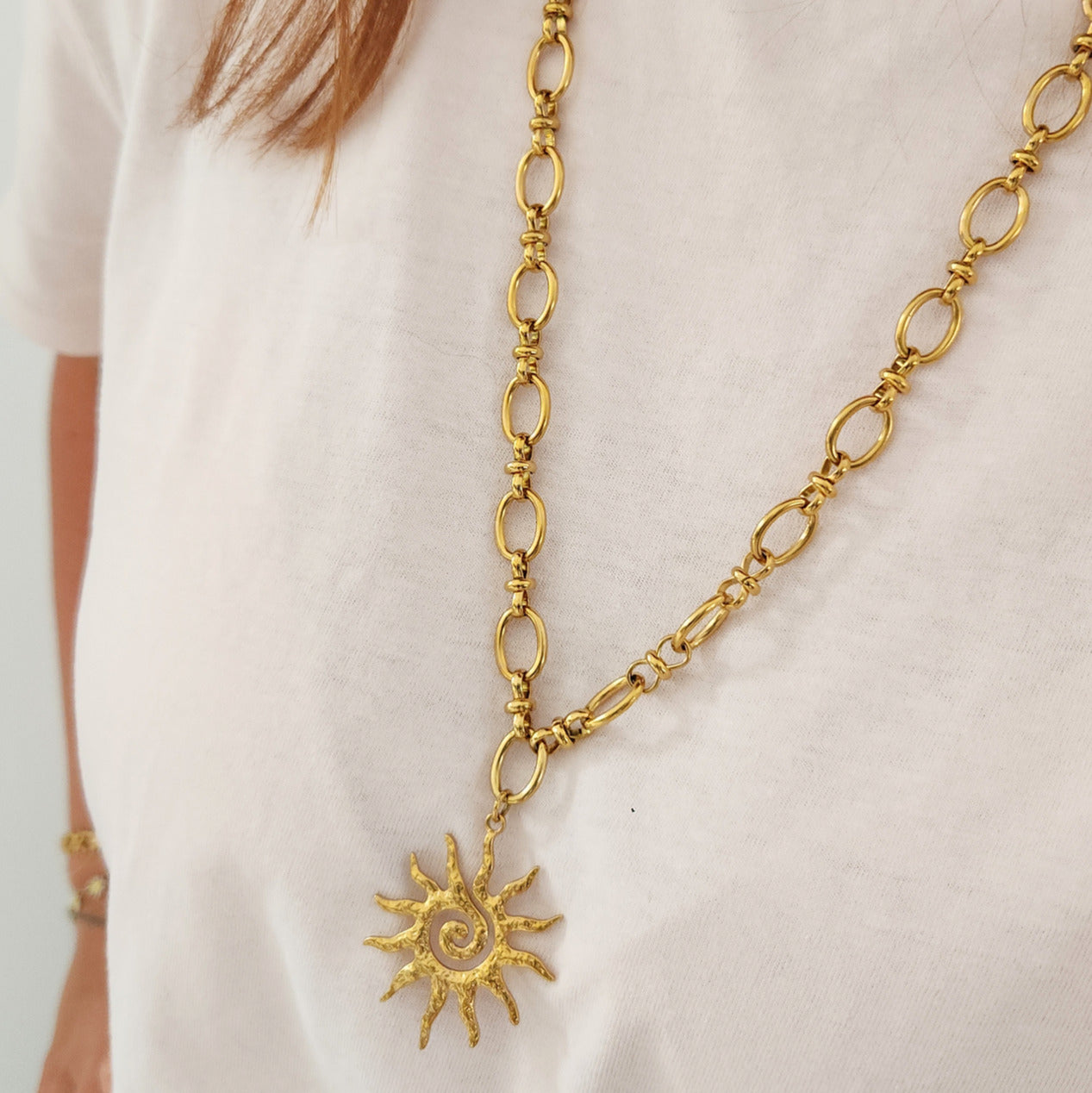 sautoir doré pendentif soleil tendance femme