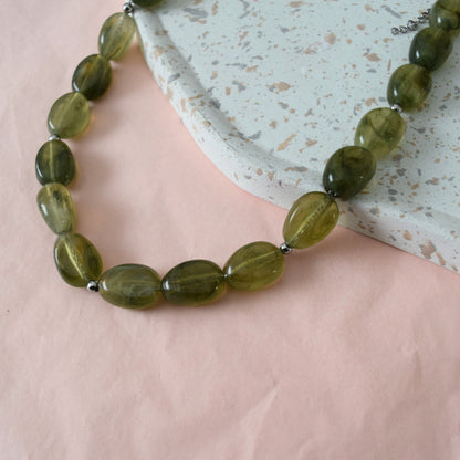 Collier perles vertes moderne