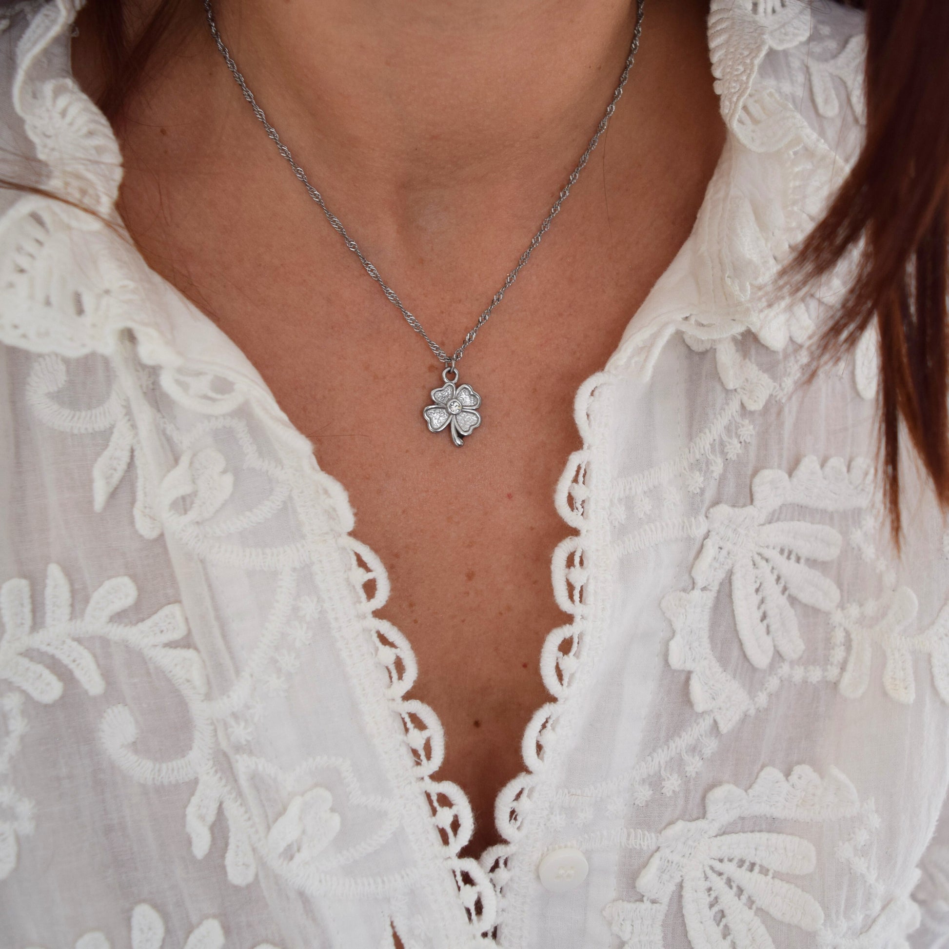 Collier Elena en acier inoxydable argenté, style délicat et élégant