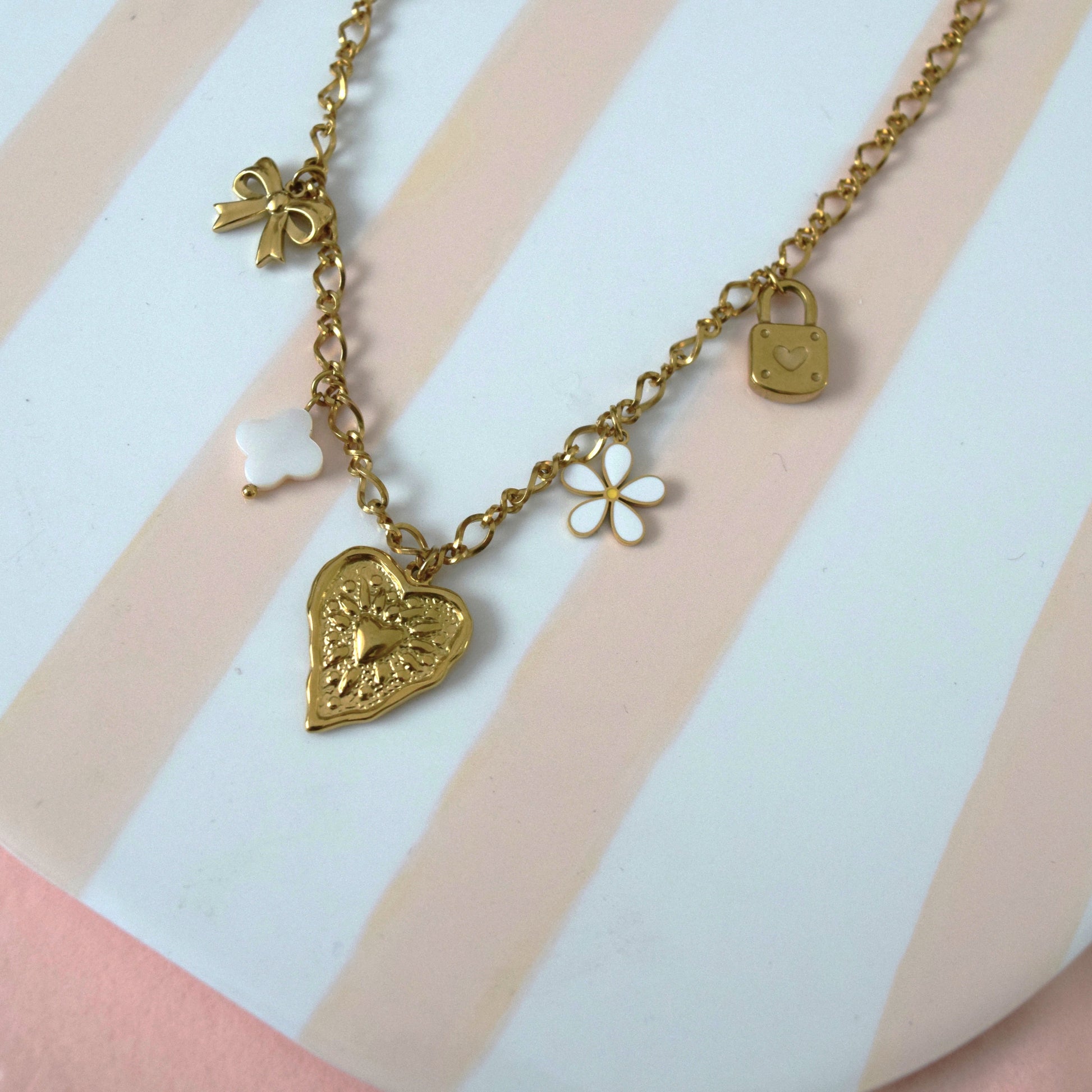 collier charms bohème chic féminin lumineux