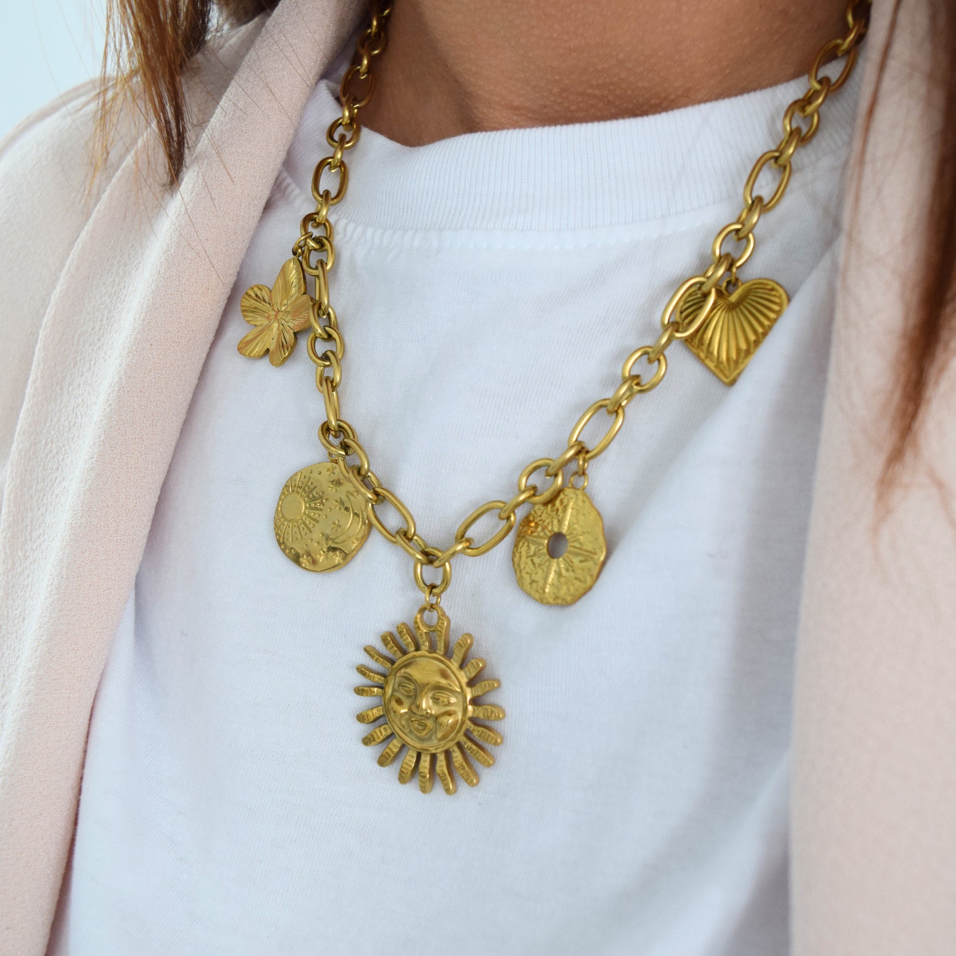 collier NOVA chaîne dorée pendentifs soleil lune
