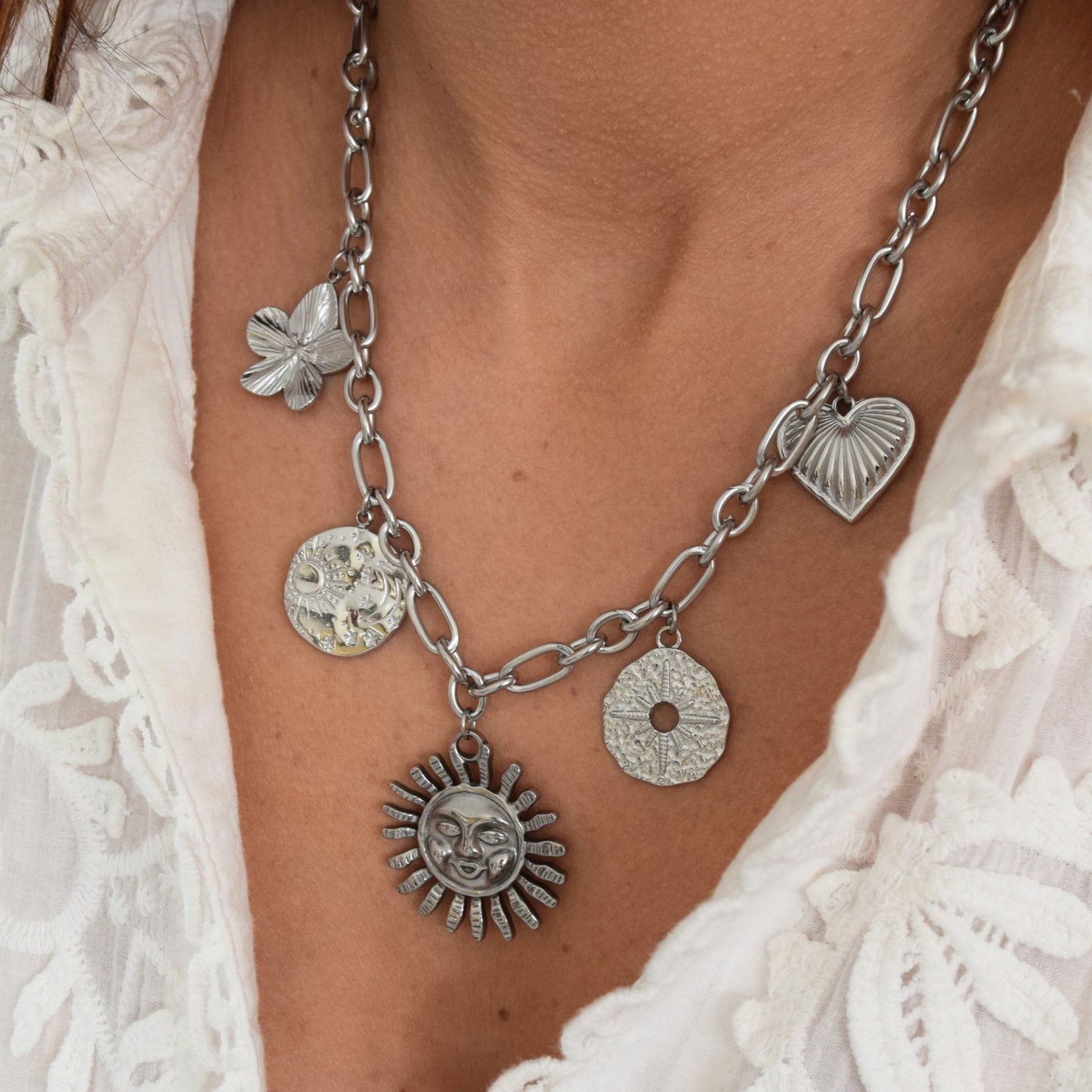 collier NOVA porté femme