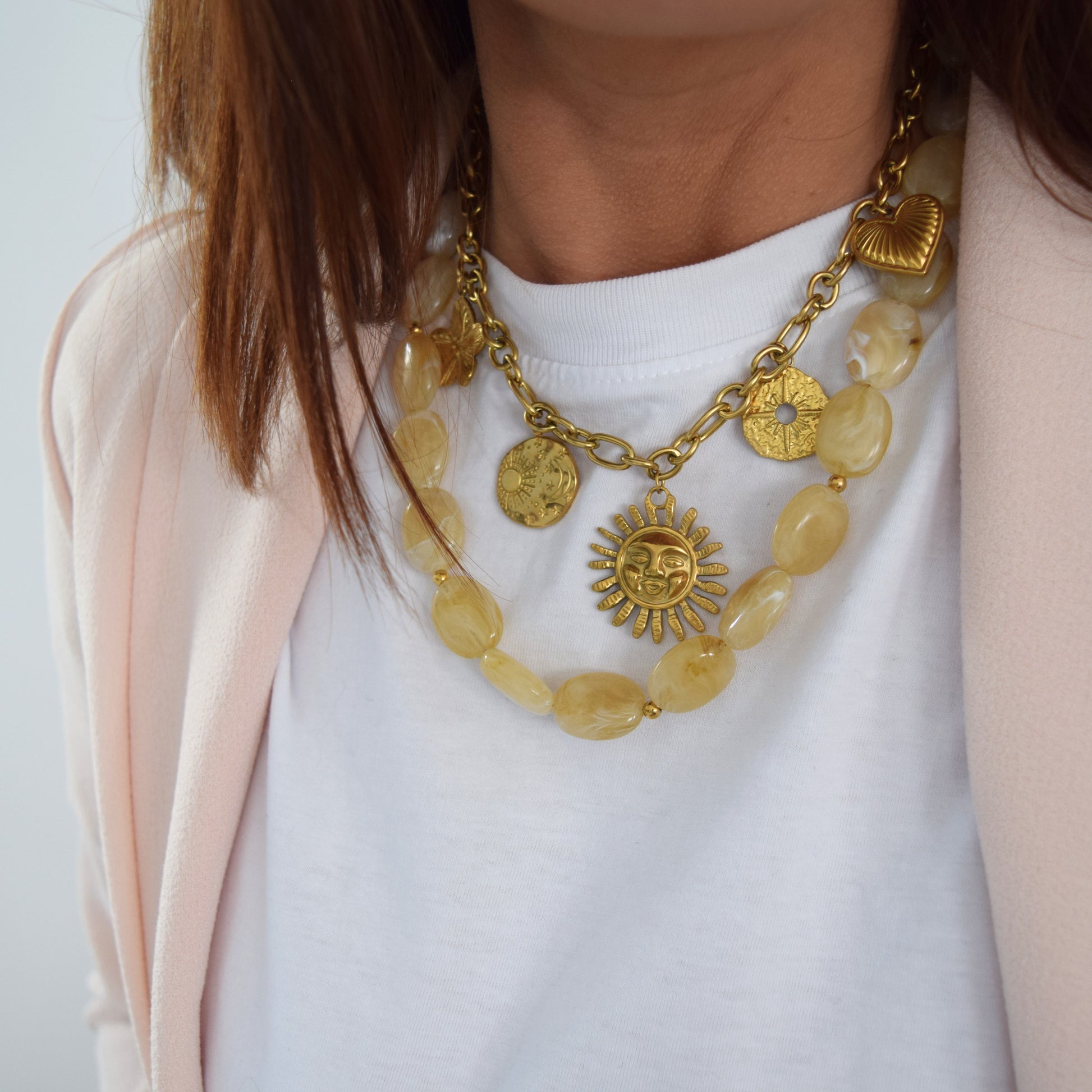 collier femme bijoux doré avec charms