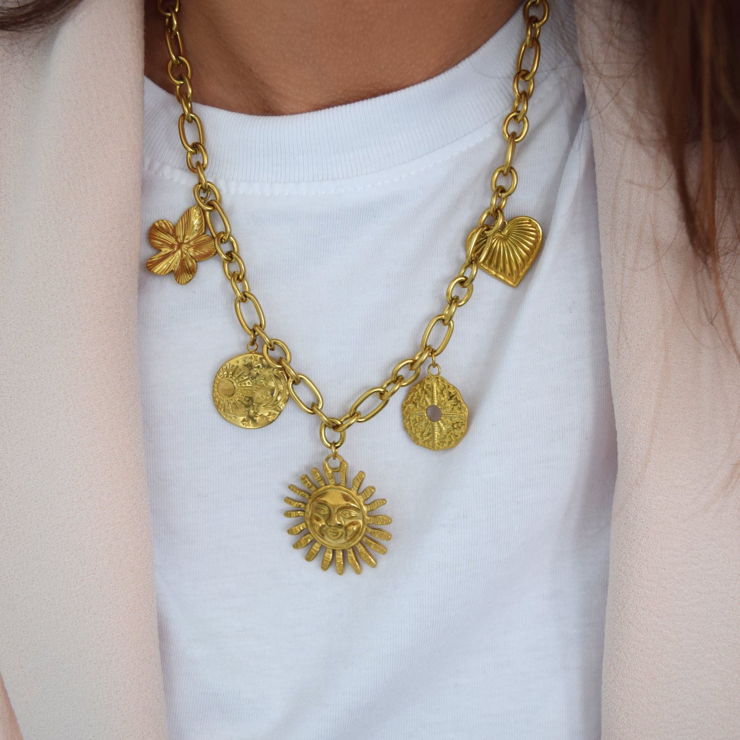 collier chaîne épaisse dorée moderne