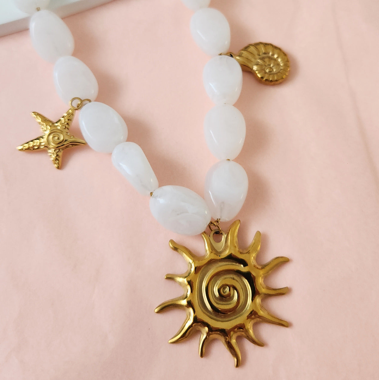 collier bord de mer élégant femme