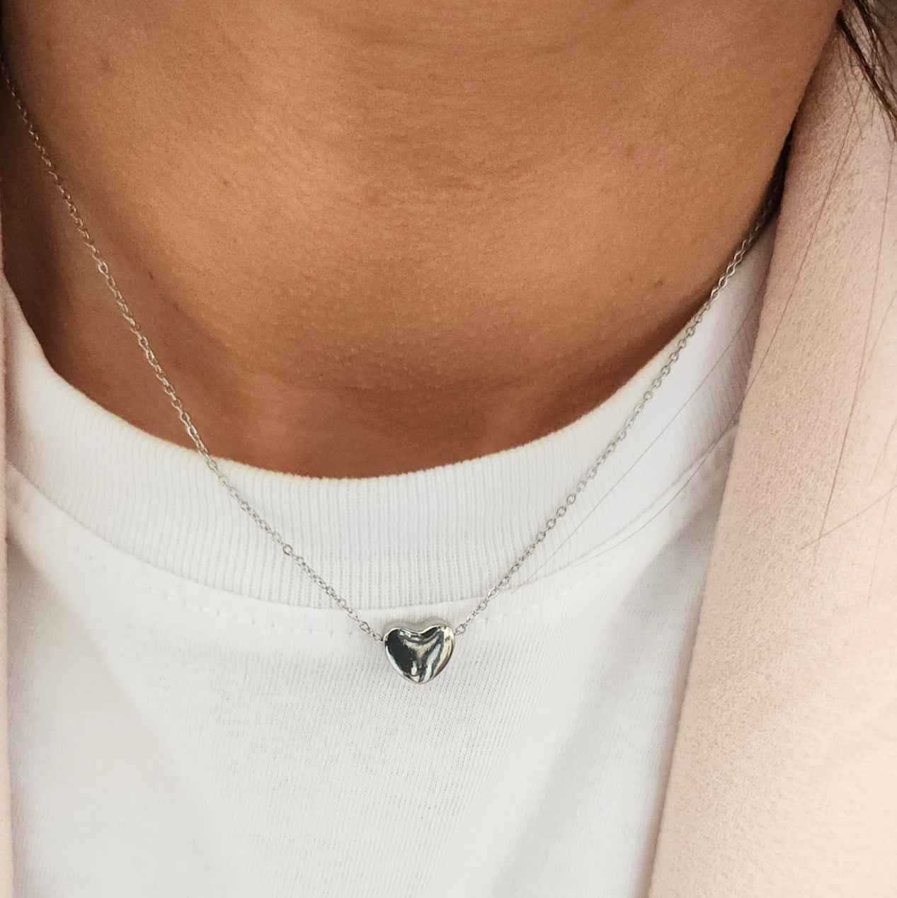 collier ras de cou femme pendentif cœur