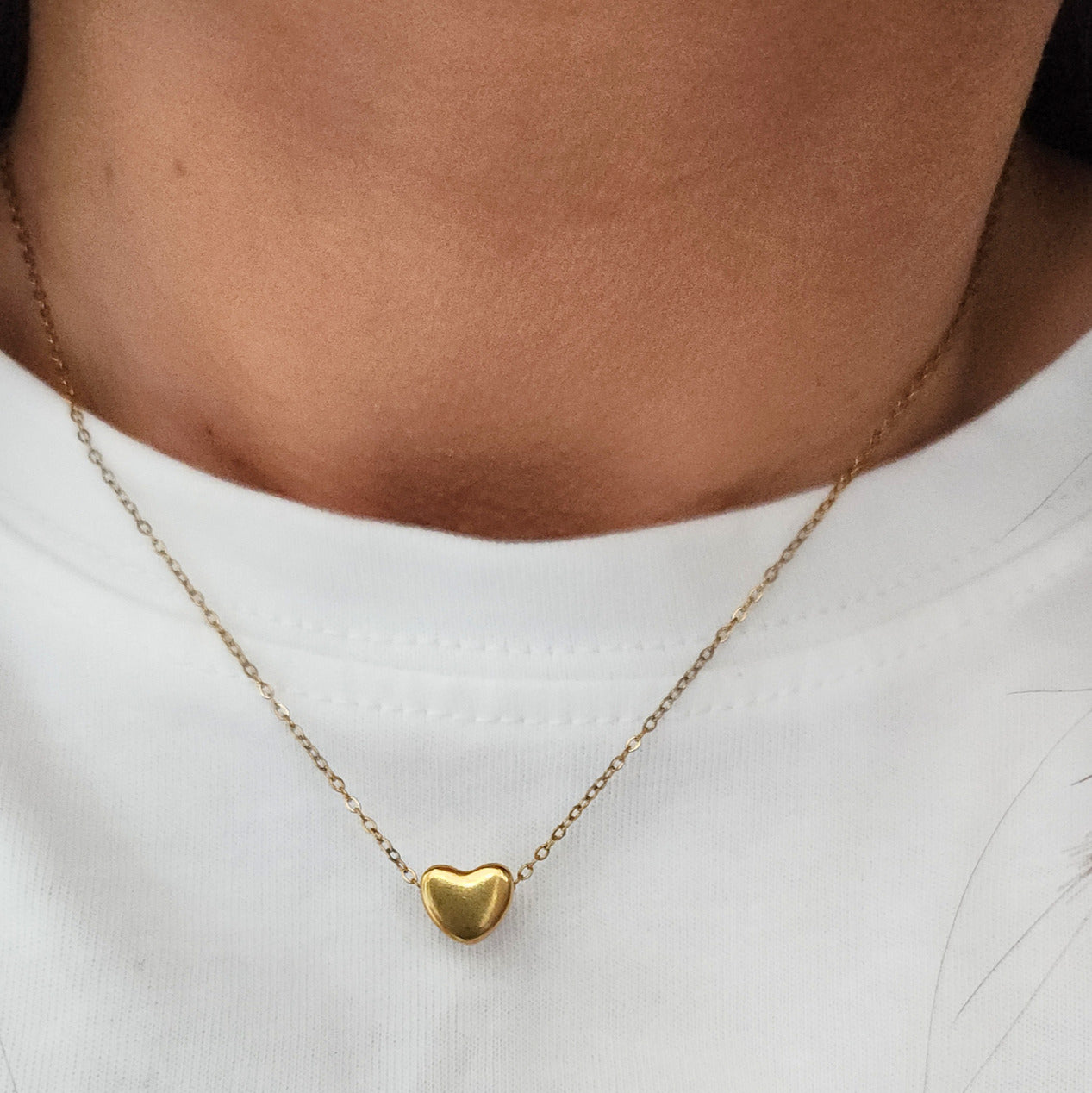collier fin avec petit cœur doré
