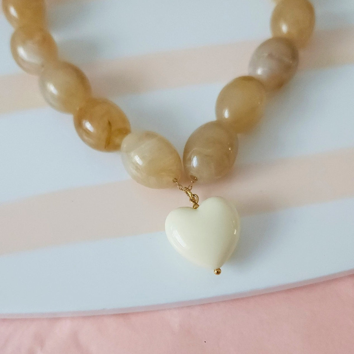 Bijou femme beige et écru cadeau femme