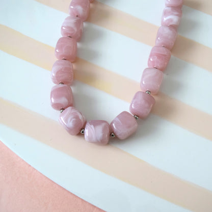 collier femme élégant style tendance moderne