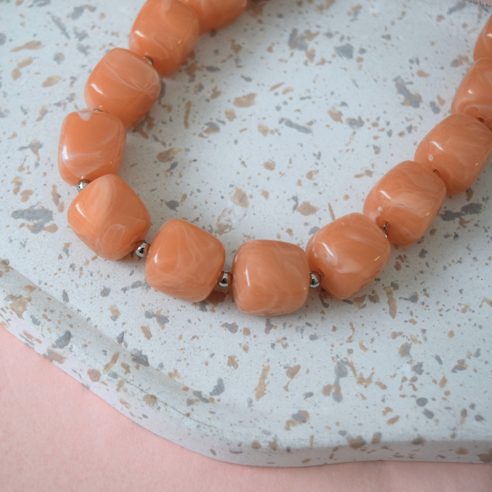 bijou femme collier perles cubes tendance
